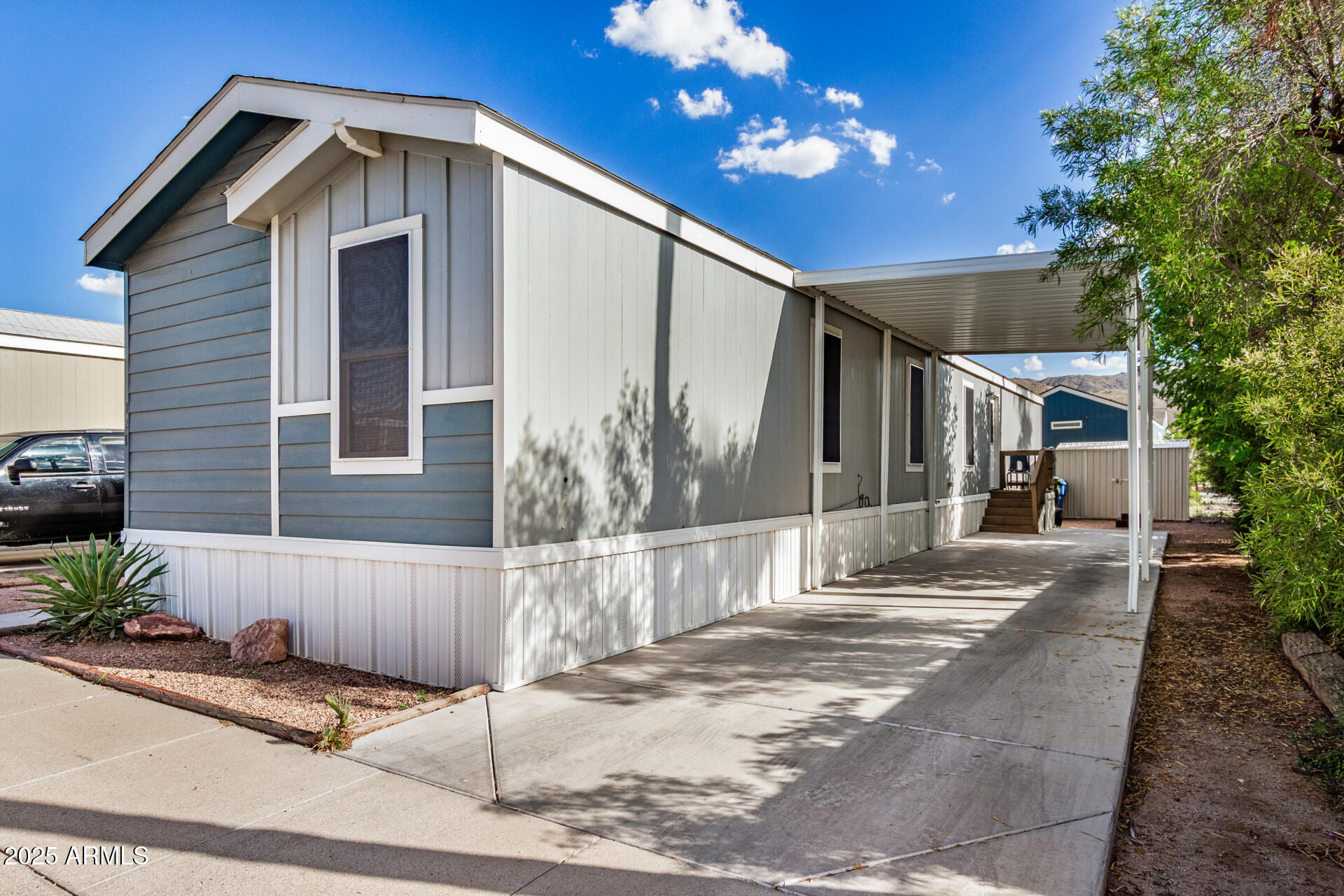 821 W Kachina Trail