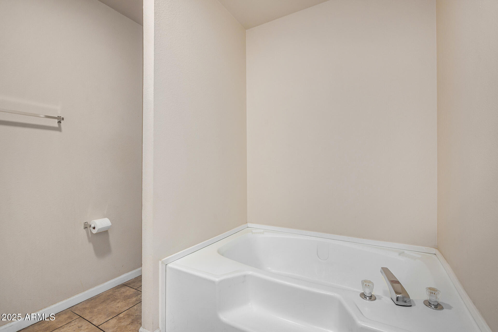 821 W Kachina Trail