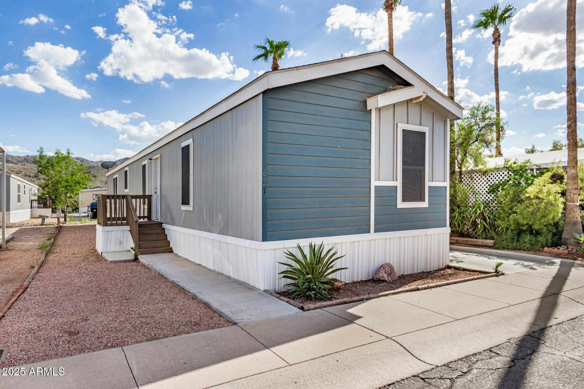 821 W Kachina Trail