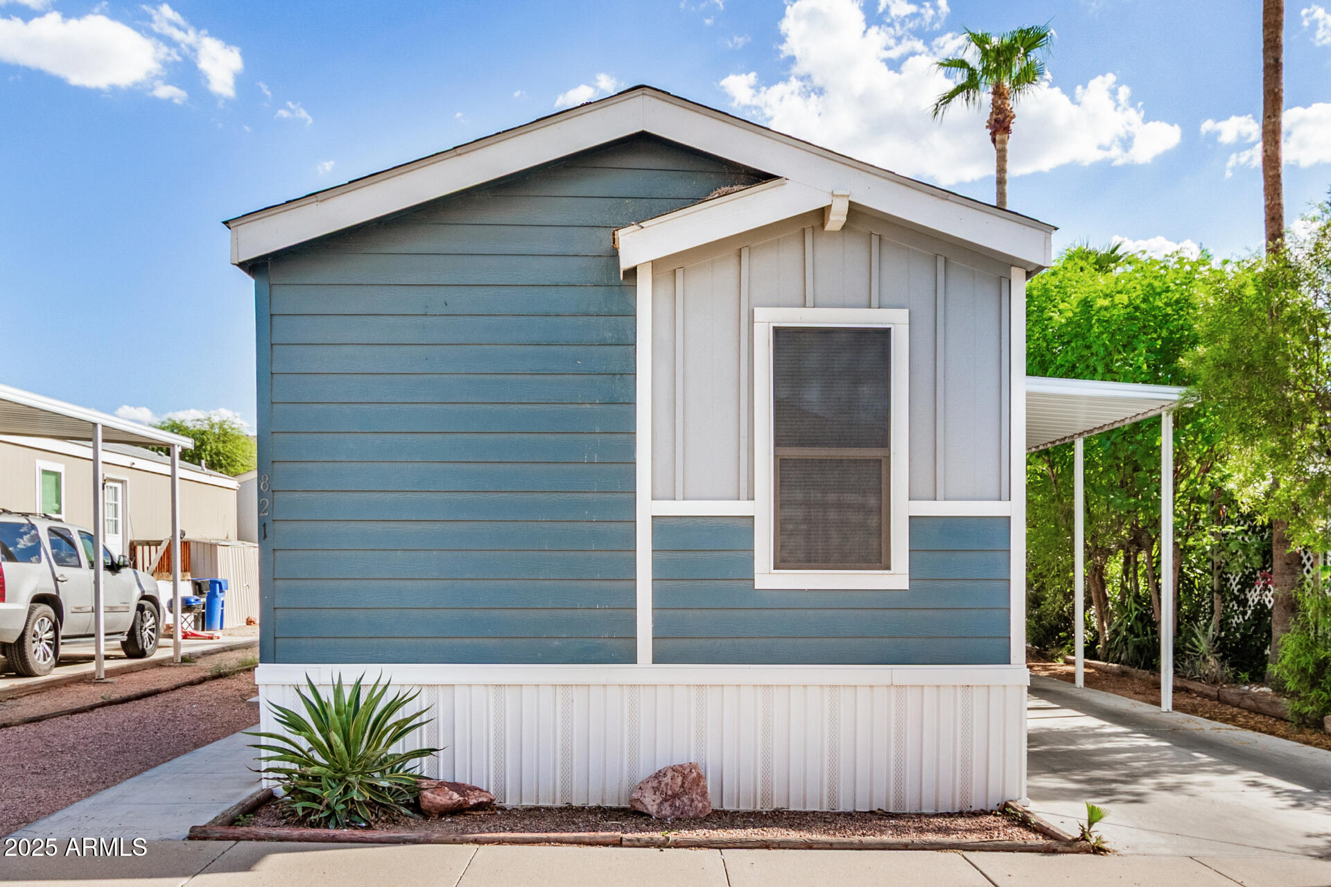 821 W Kachina Trail