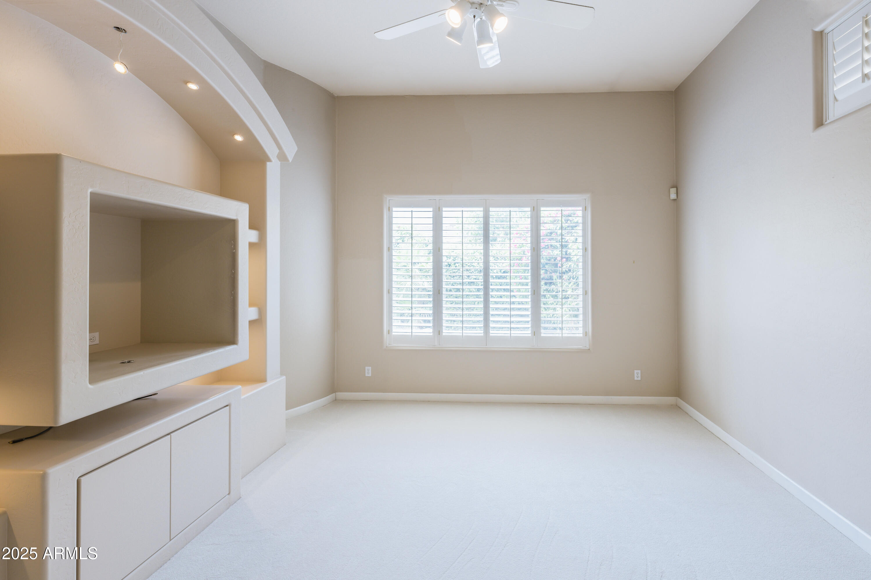 7369 E DEL ACERO Drive