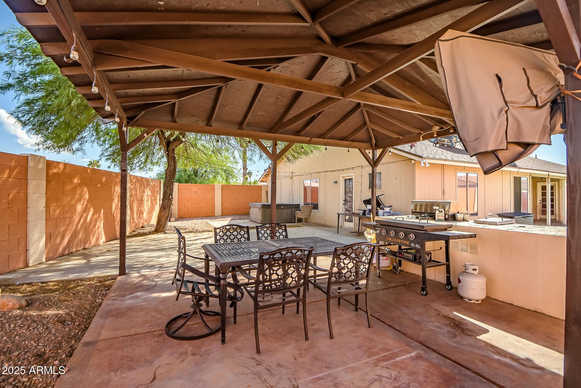 8102 W WINDROSE Drive