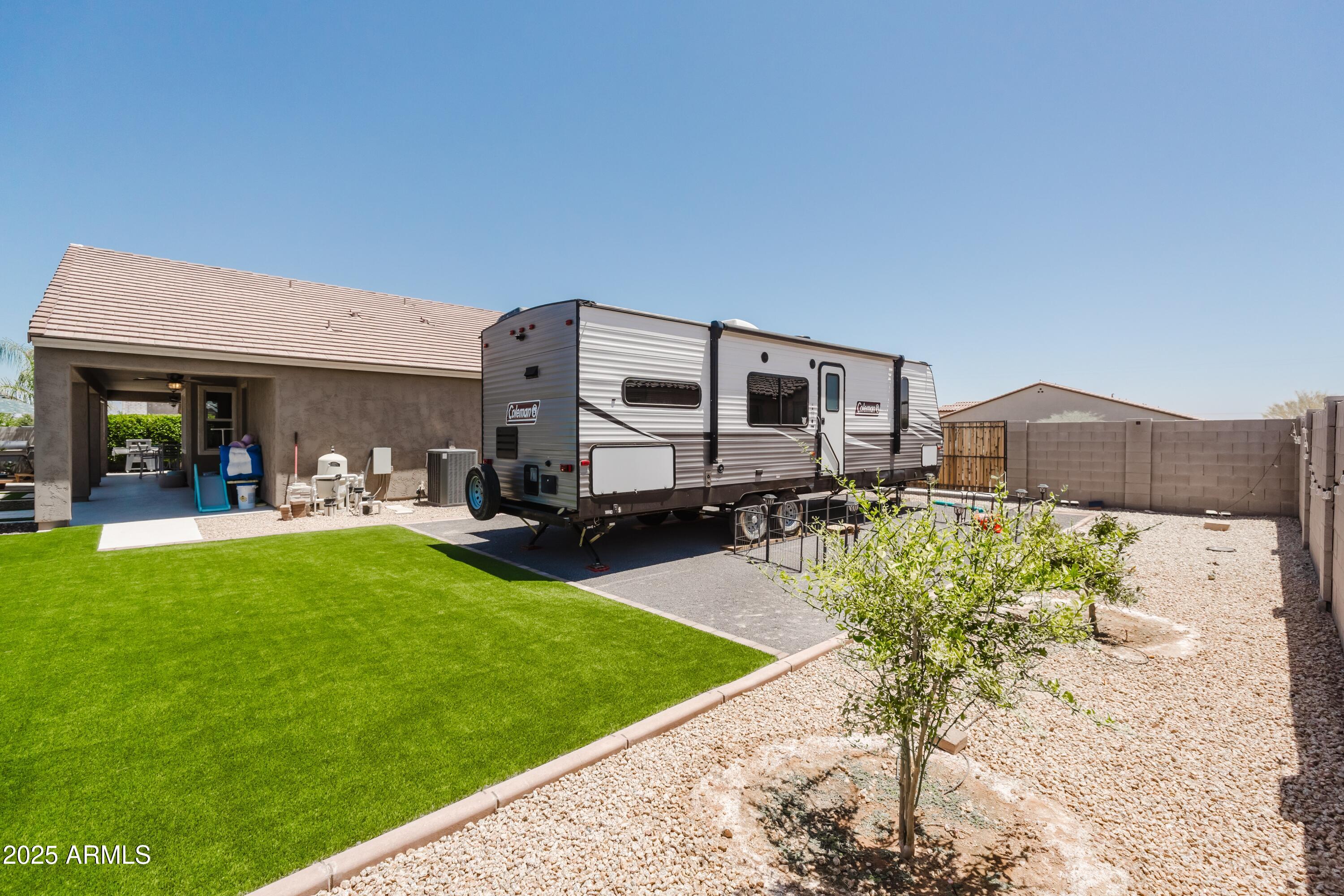27700 N SILVERLEAF Road