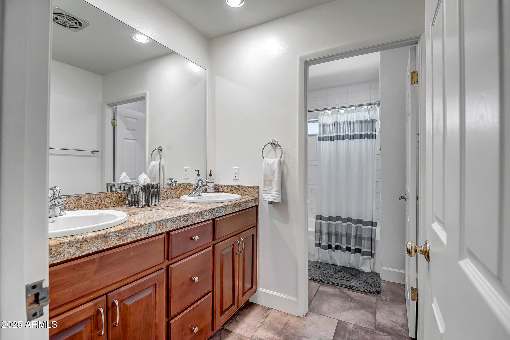 2637 E TURQUOISE Drive