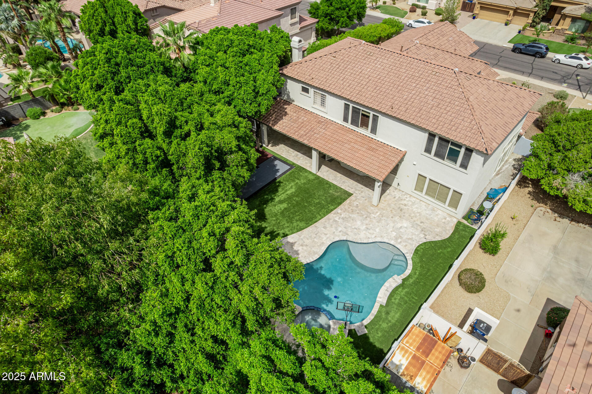 1253 E IVANHOE Court