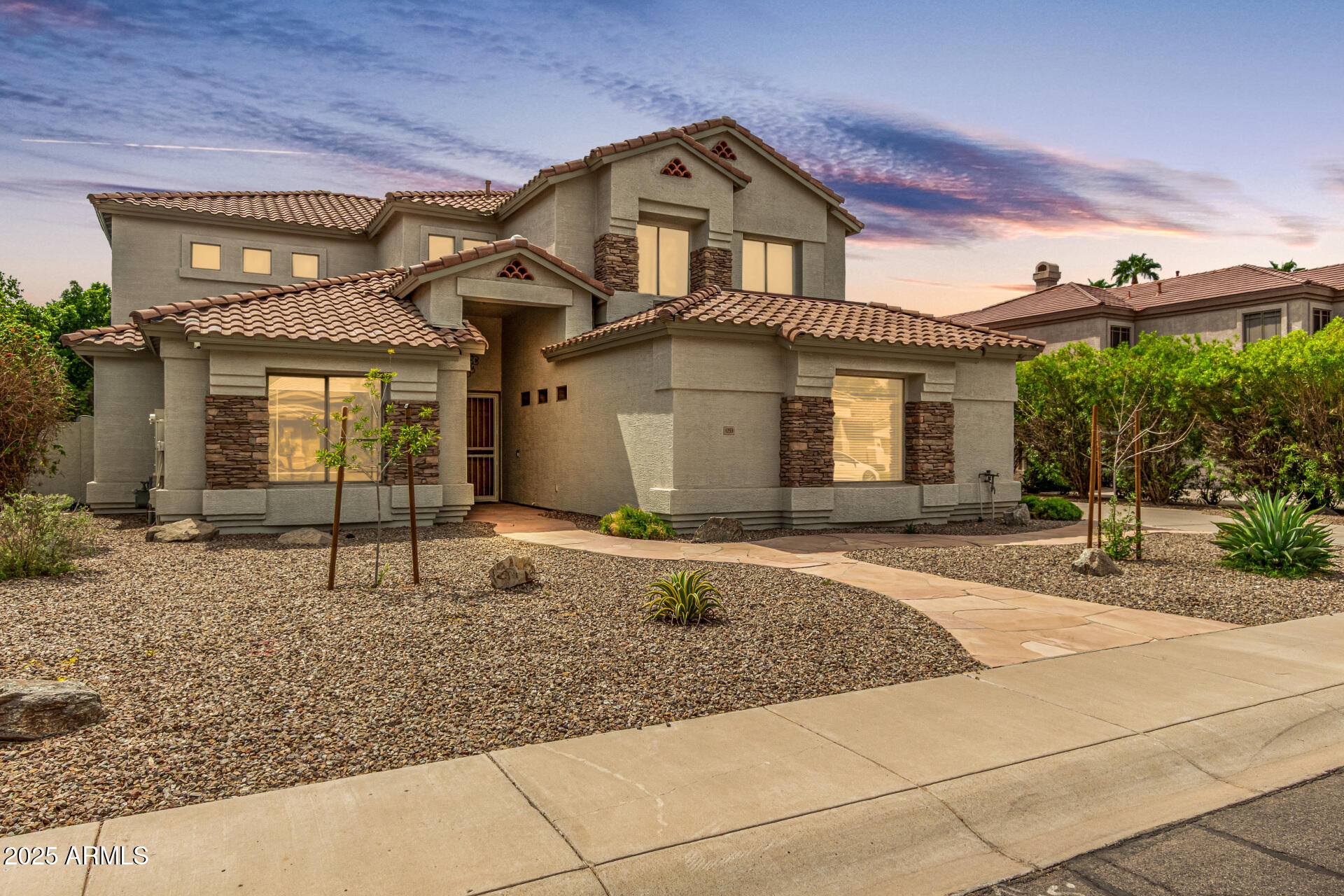 1253 E IVANHOE Court