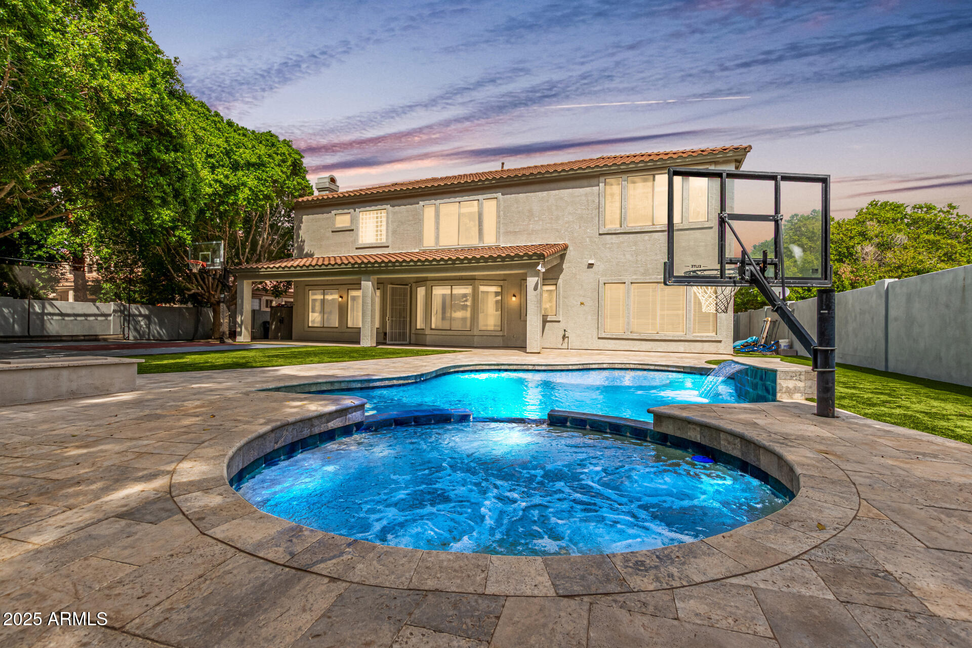 1253 E IVANHOE Court