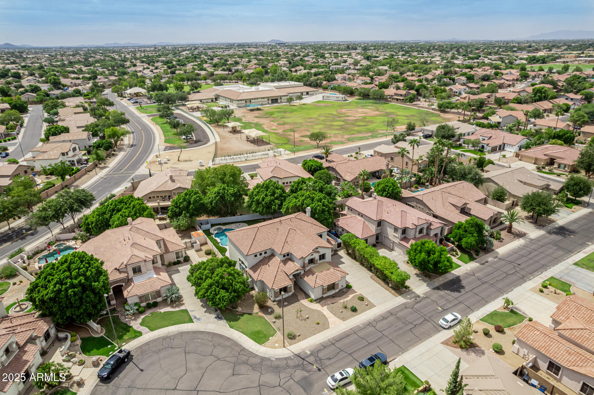 1253 E IVANHOE Court