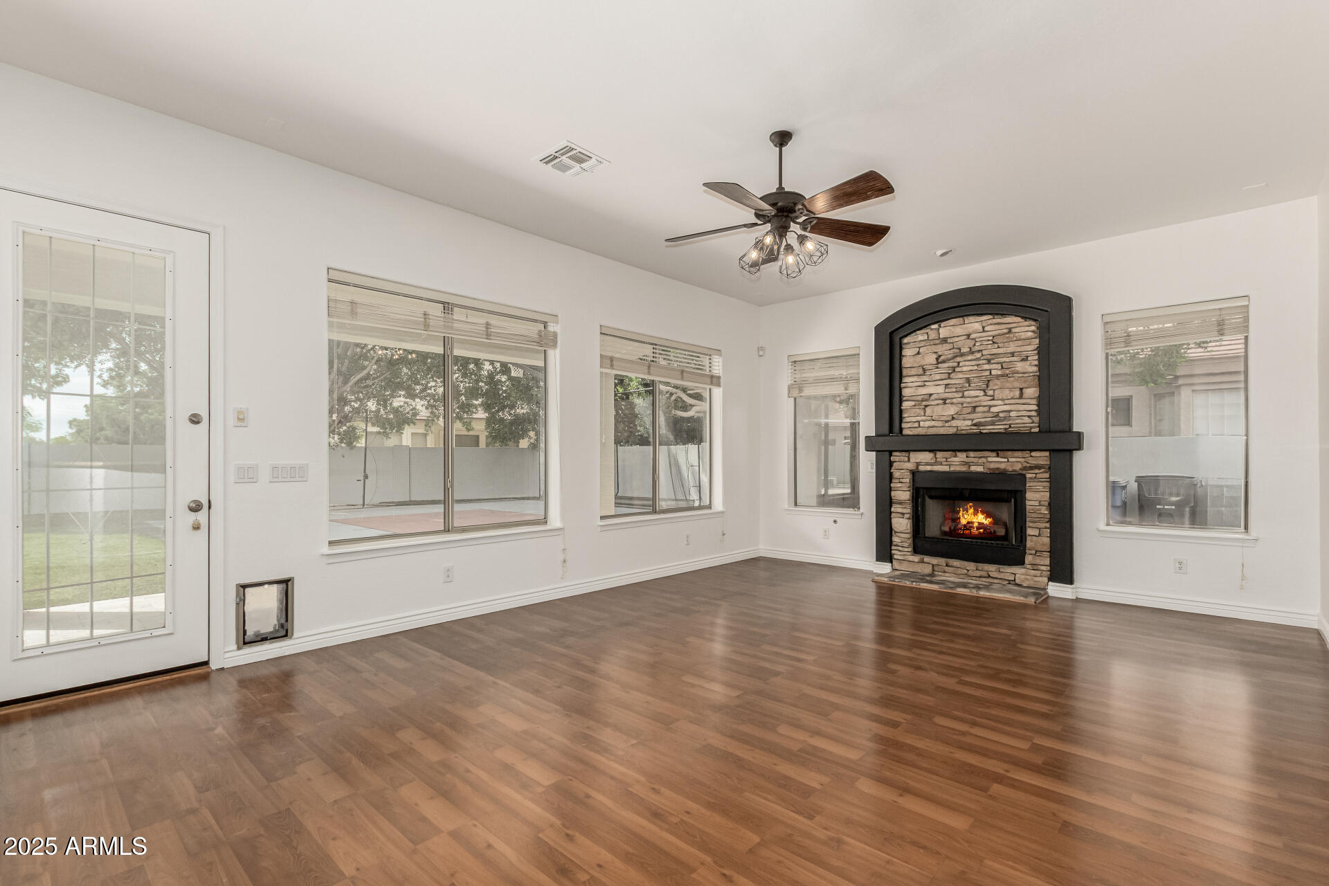 1253 E IVANHOE Court