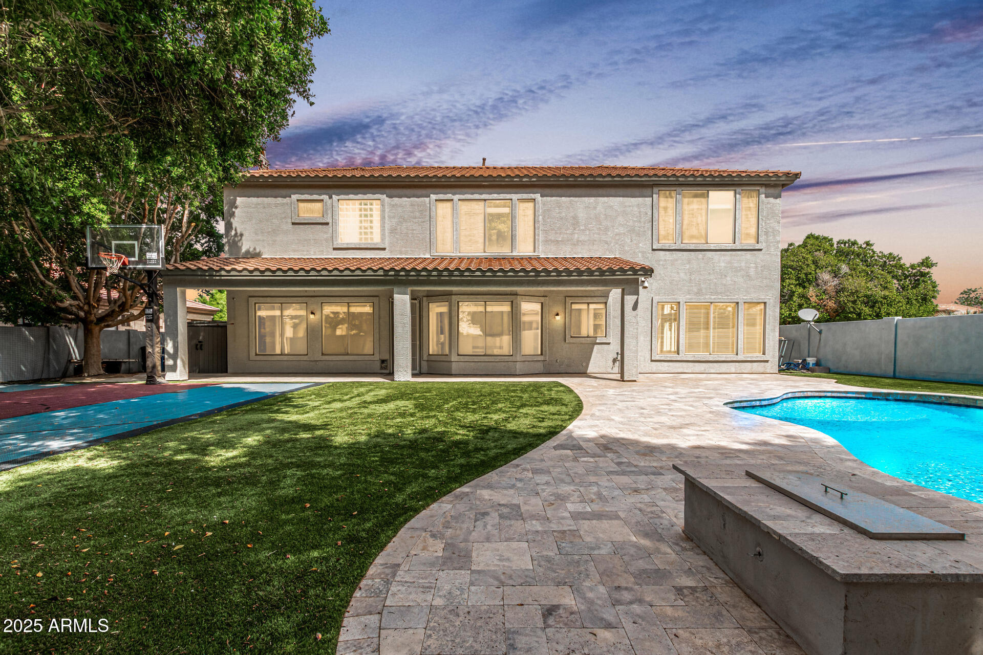 1253 E IVANHOE Court