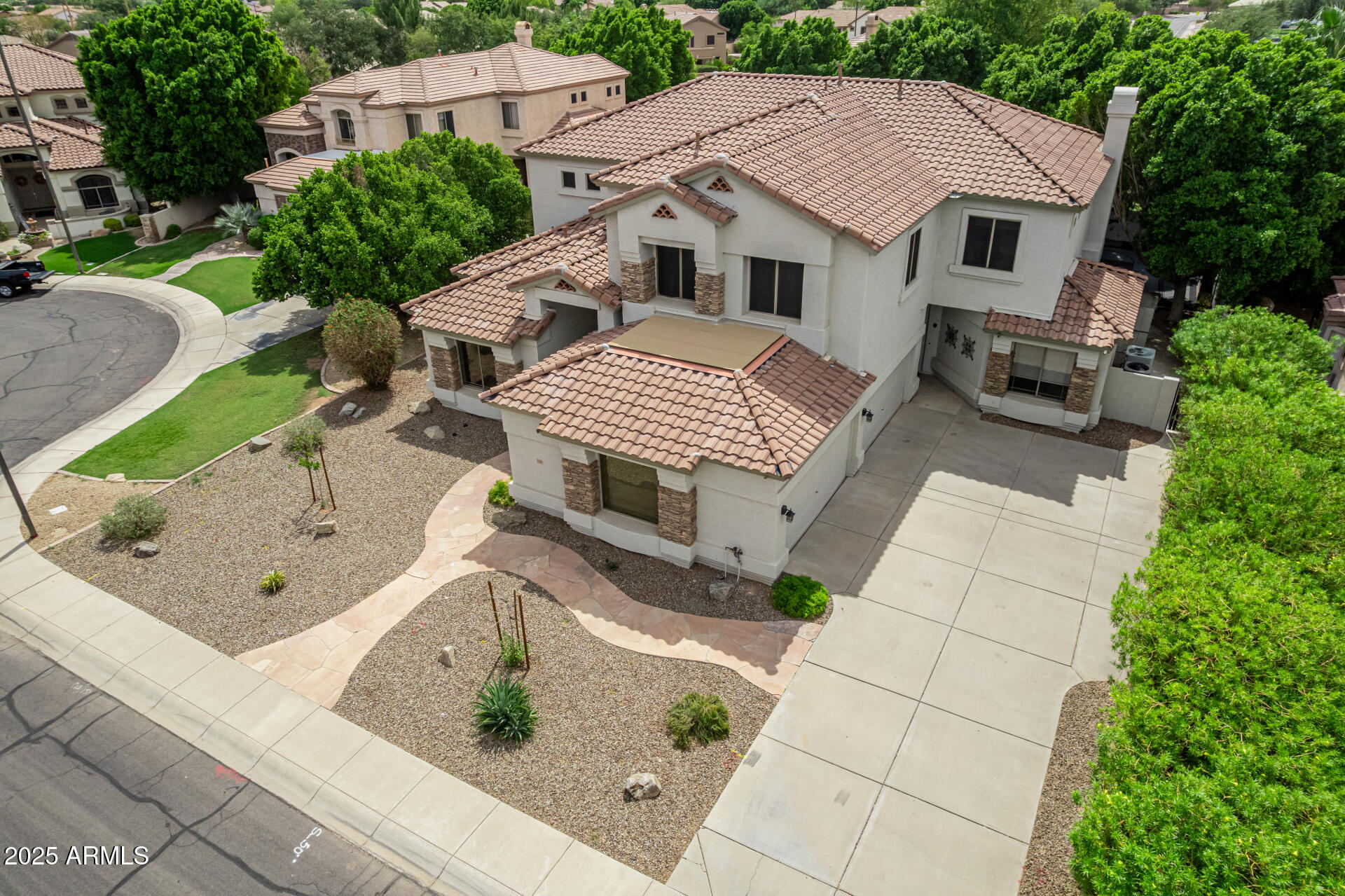 1253 E IVANHOE Court
