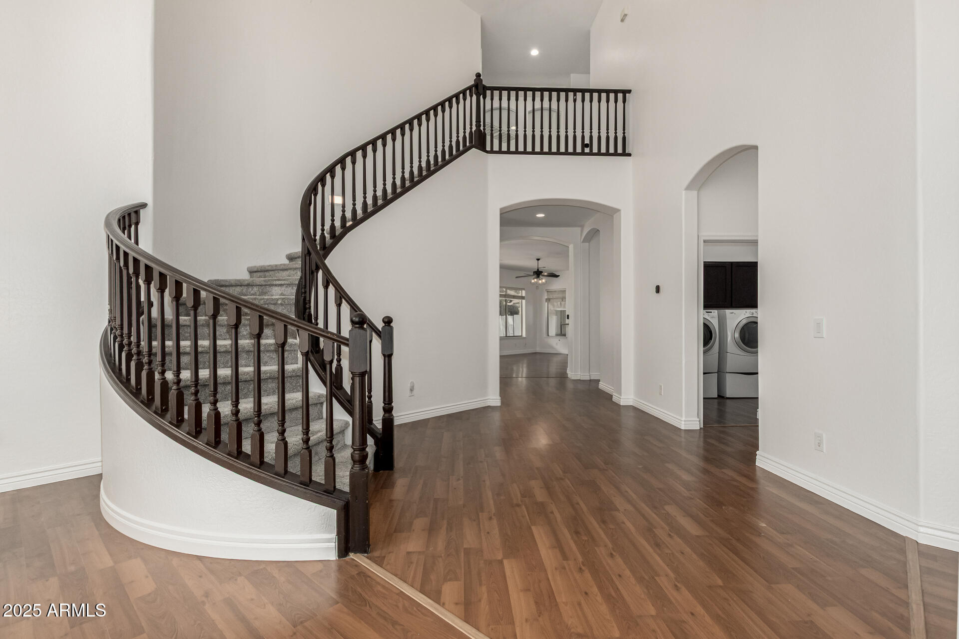 1253 E IVANHOE Court