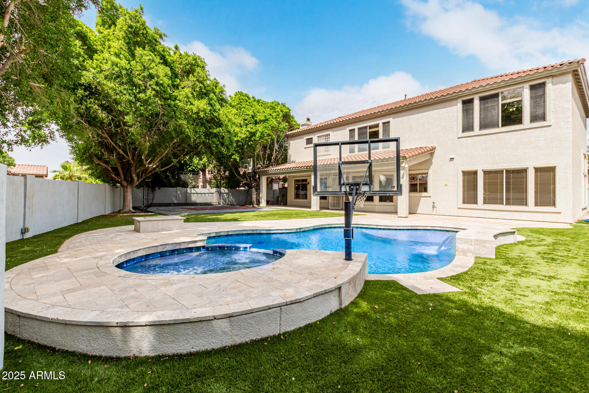 1253 E IVANHOE Court