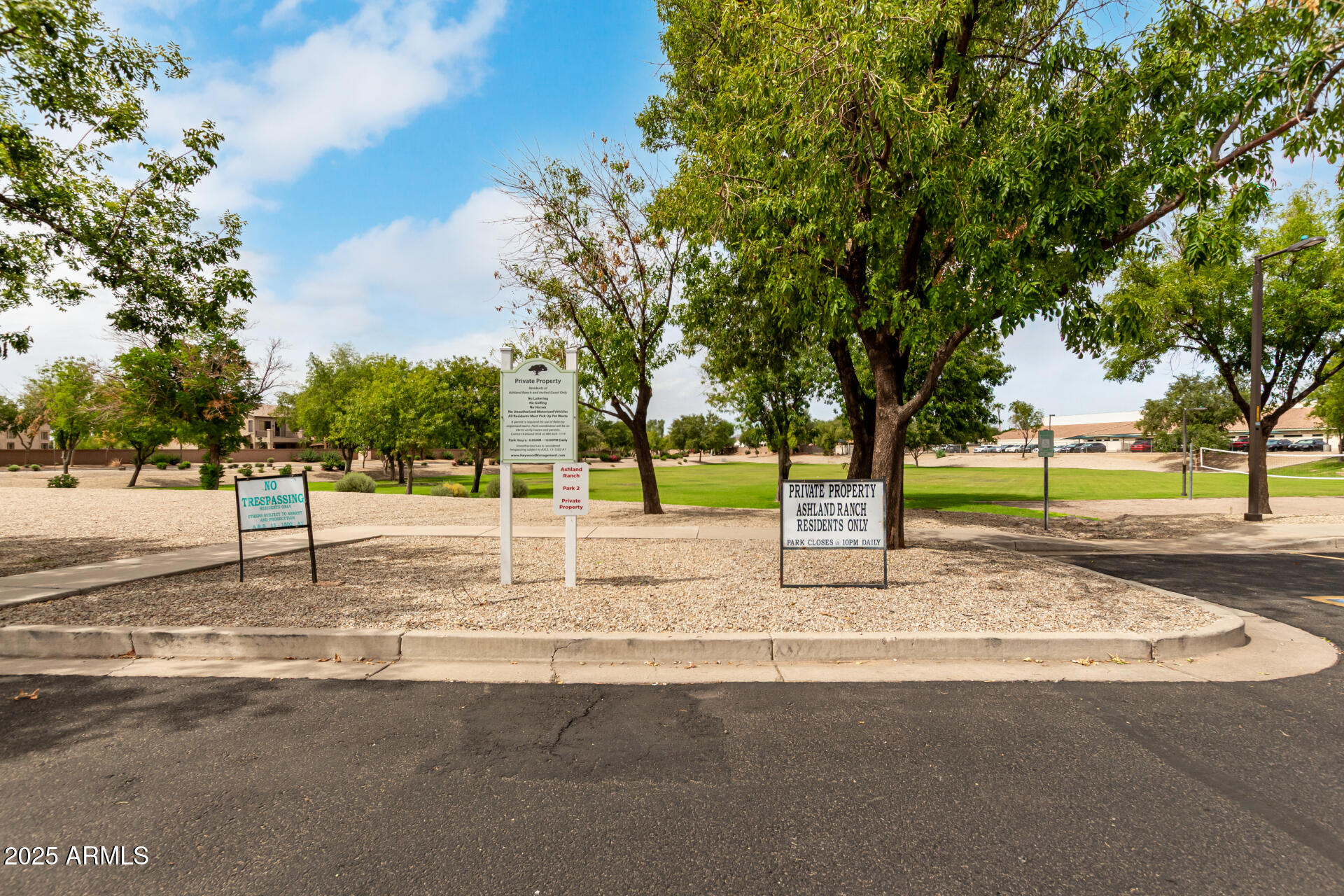 1253 E IVANHOE Court