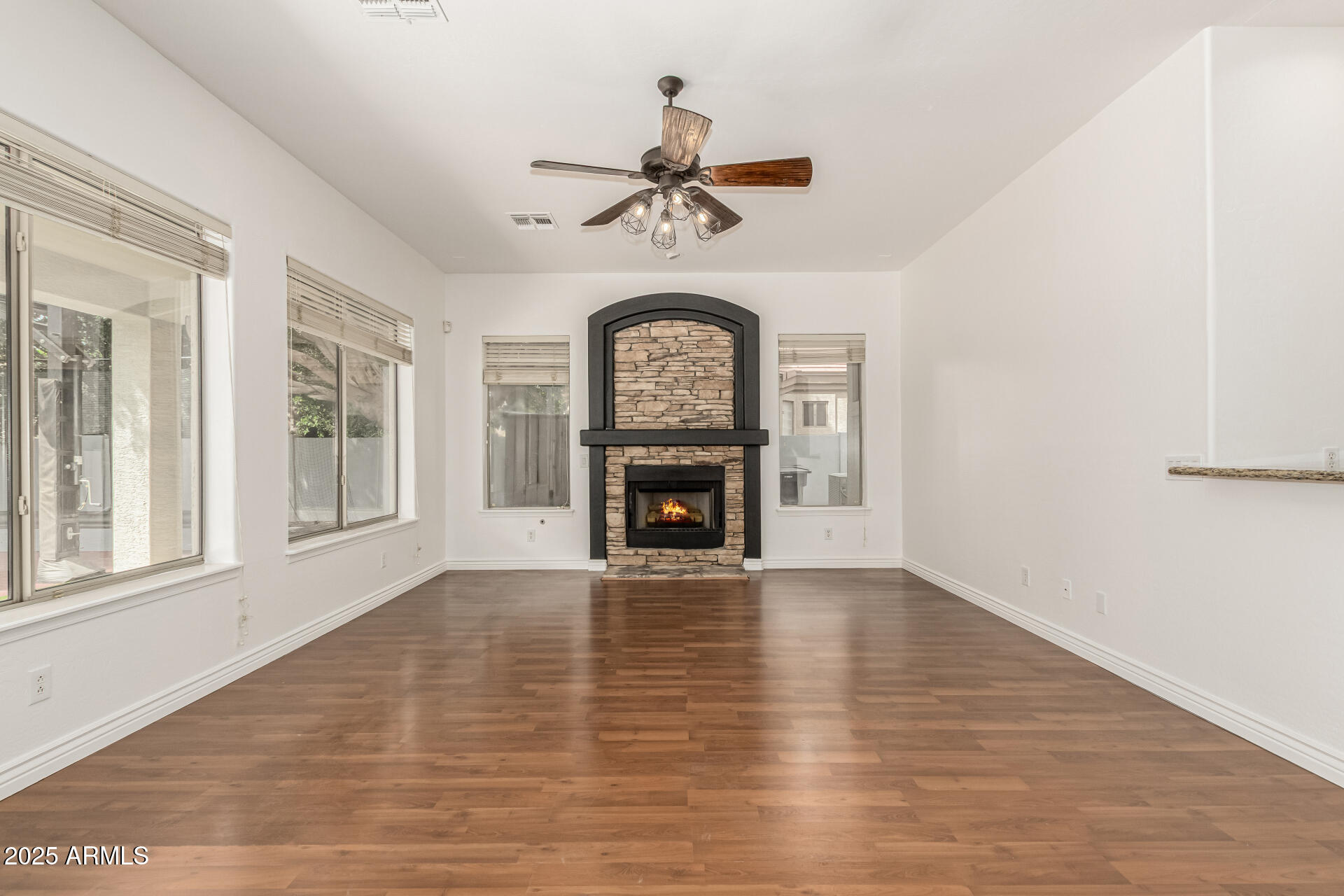 1253 E IVANHOE Court