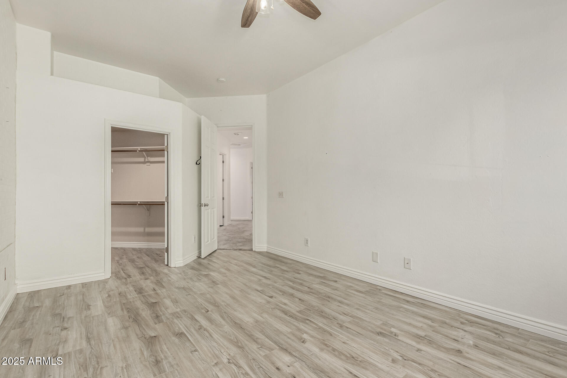 1253 E IVANHOE Court