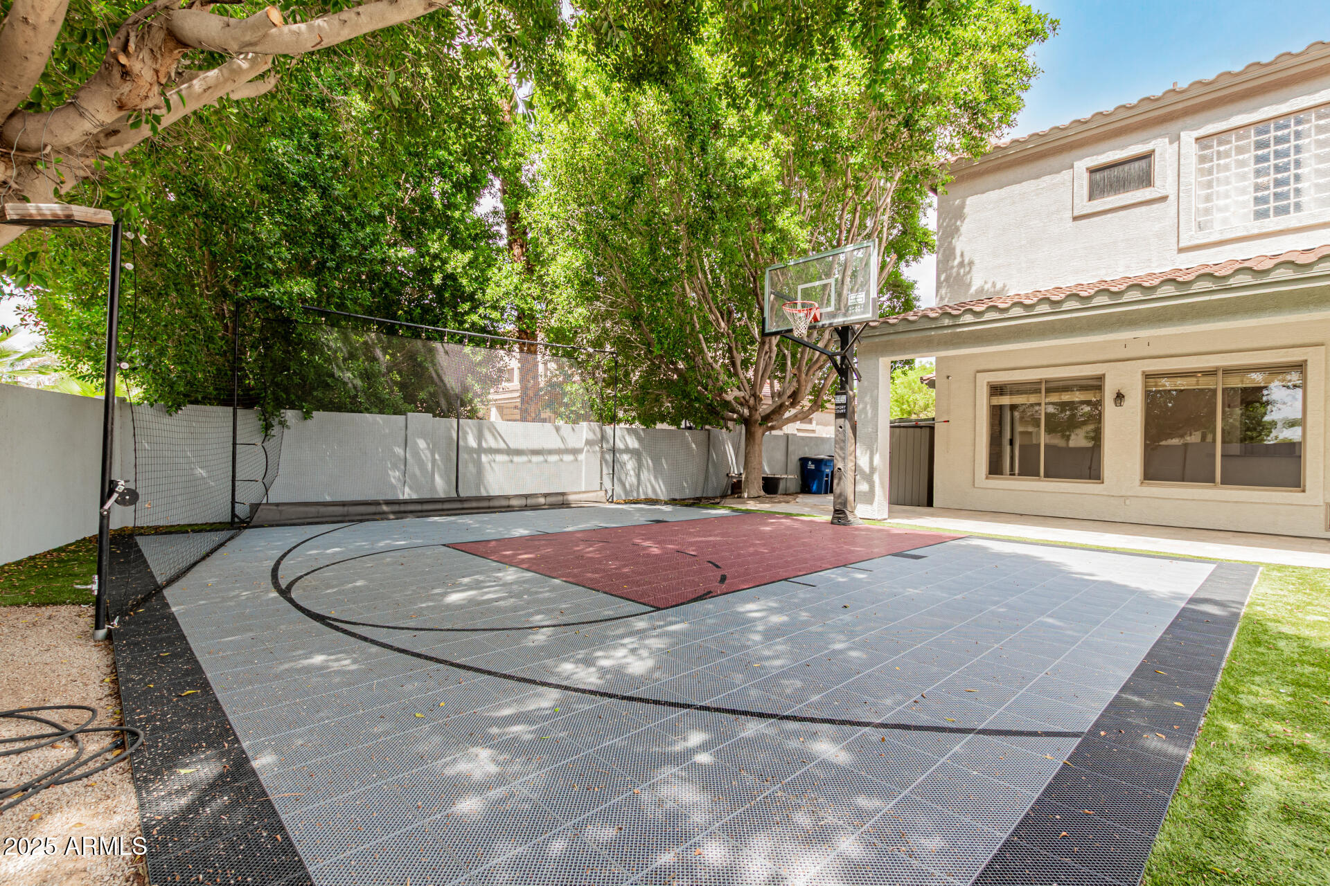 1253 E IVANHOE Court