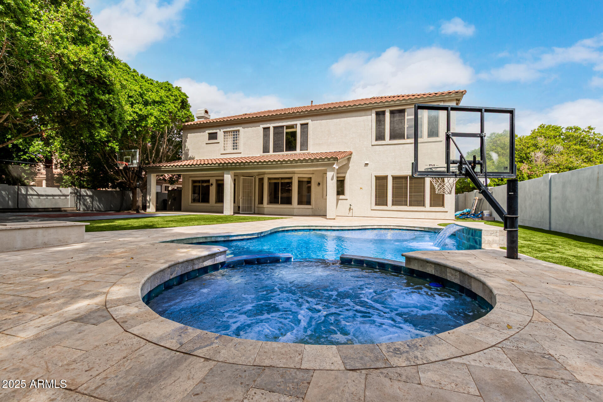 1253 E IVANHOE Court