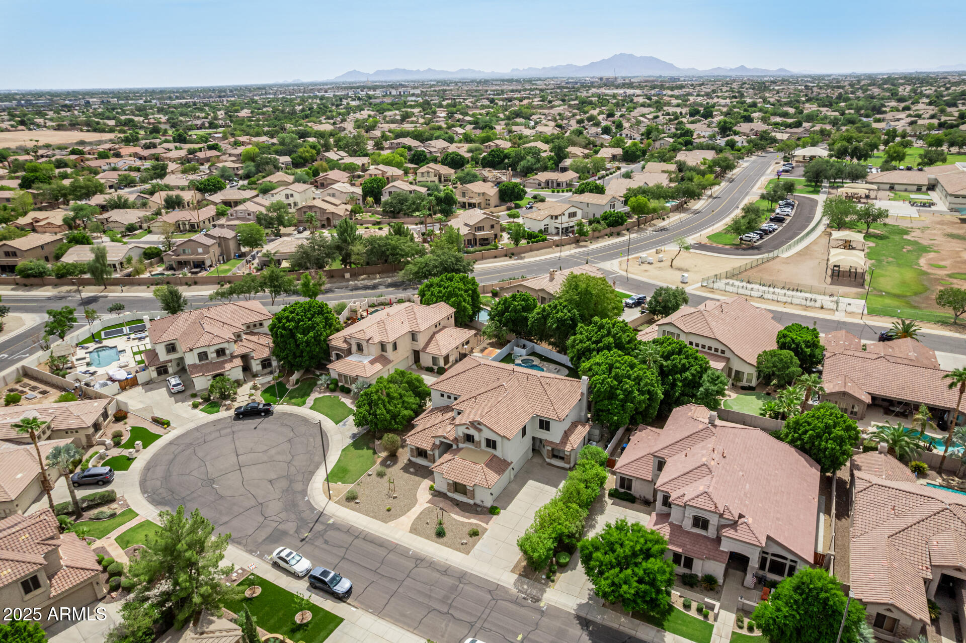 1253 E IVANHOE Court