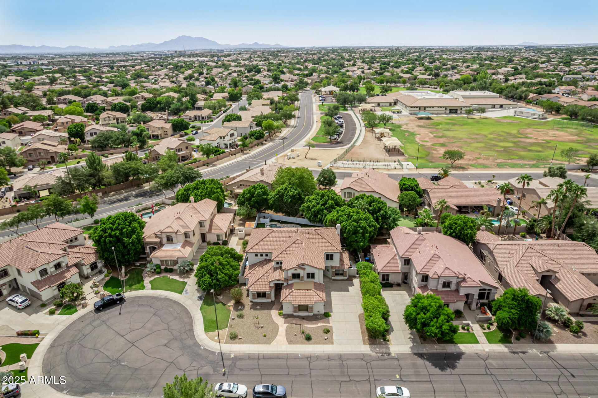 1253 E IVANHOE Court