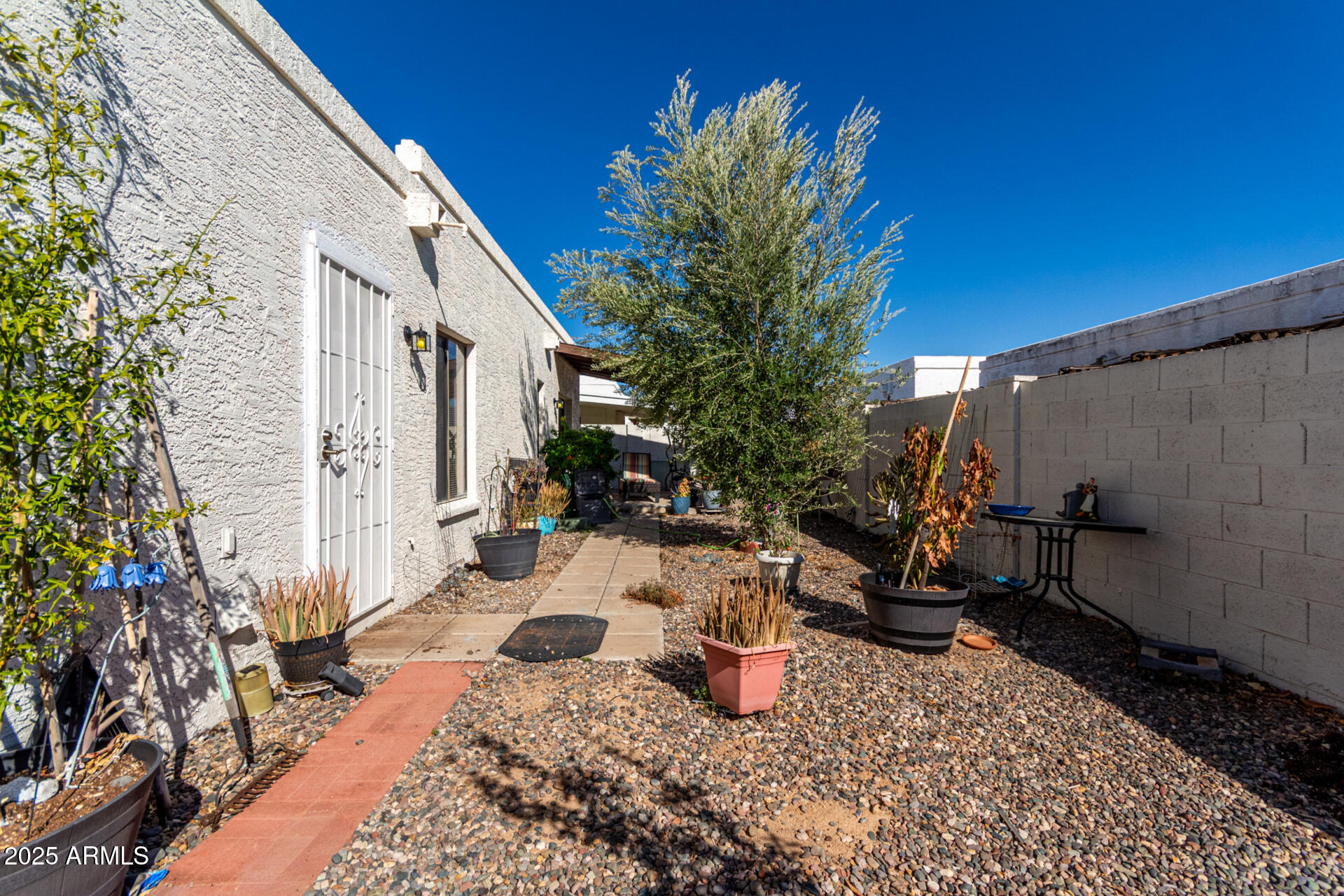 919 E VILLA MARIA Drive