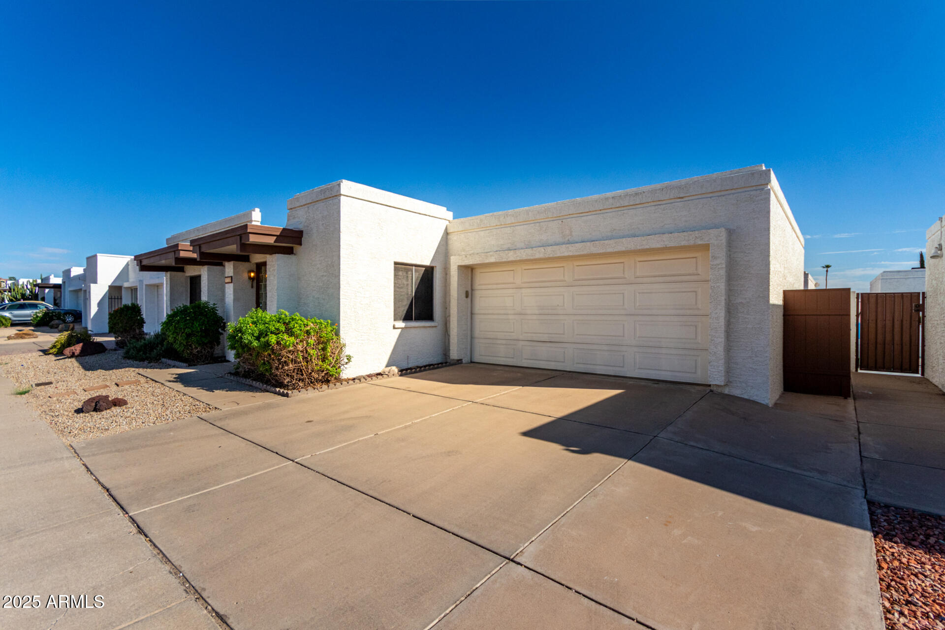 919 E VILLA MARIA Drive