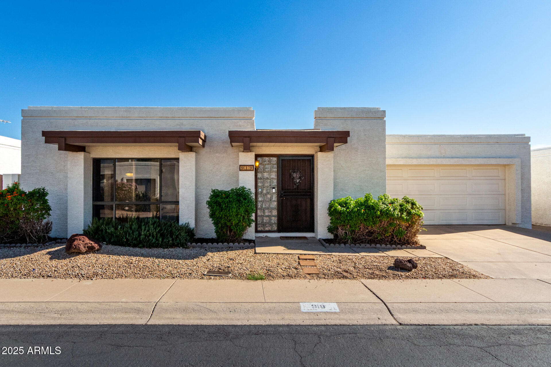 919 E VILLA MARIA Drive