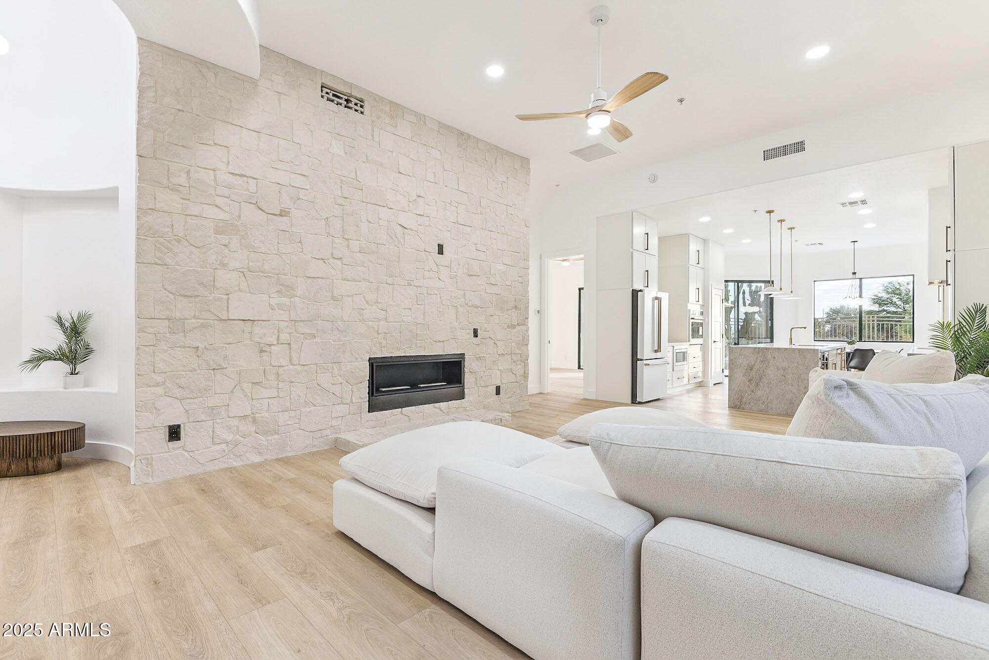 19550 N GRAYHAWK Drive, 1117