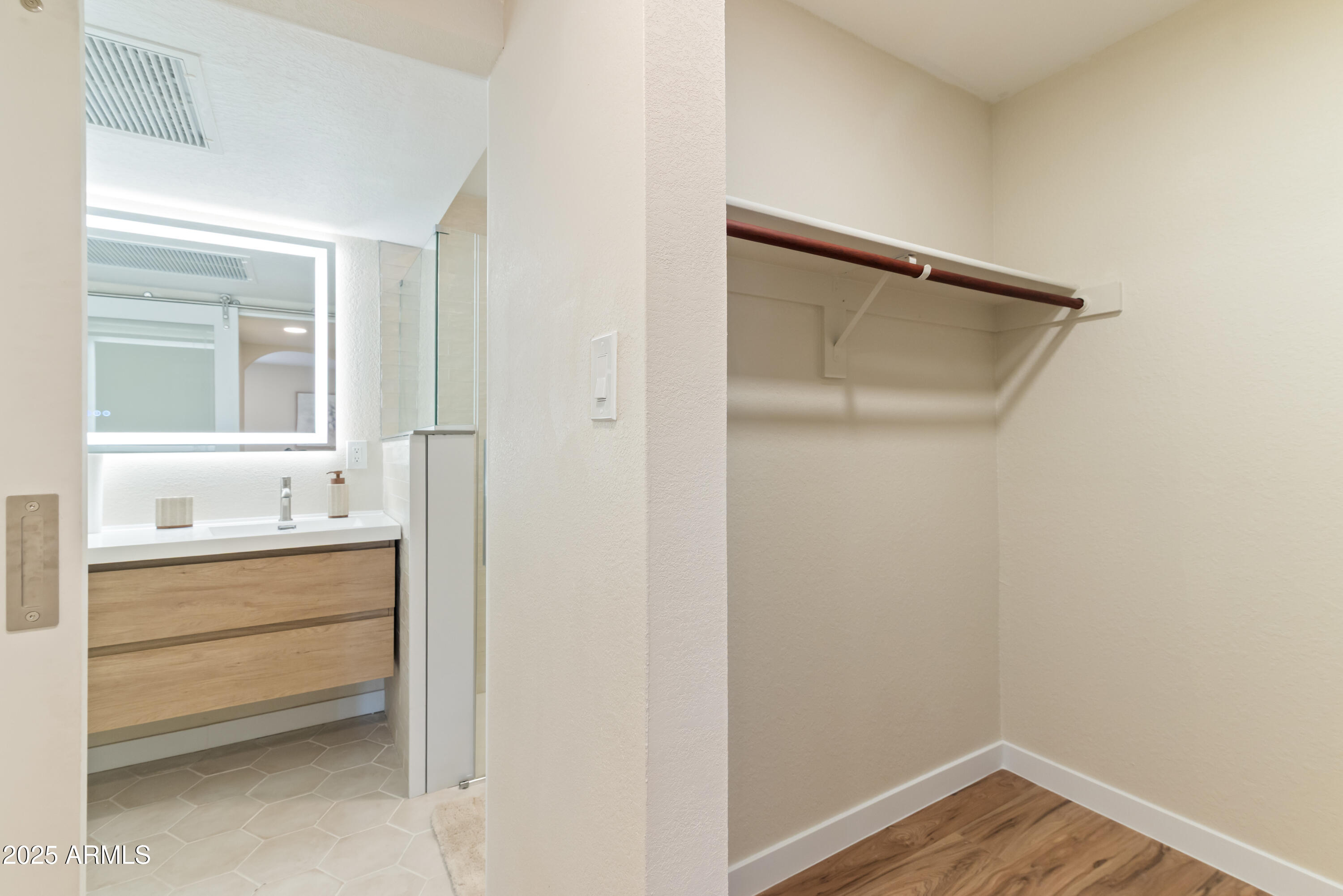 8787 E MOUNTAIN VIEW Road, 2101