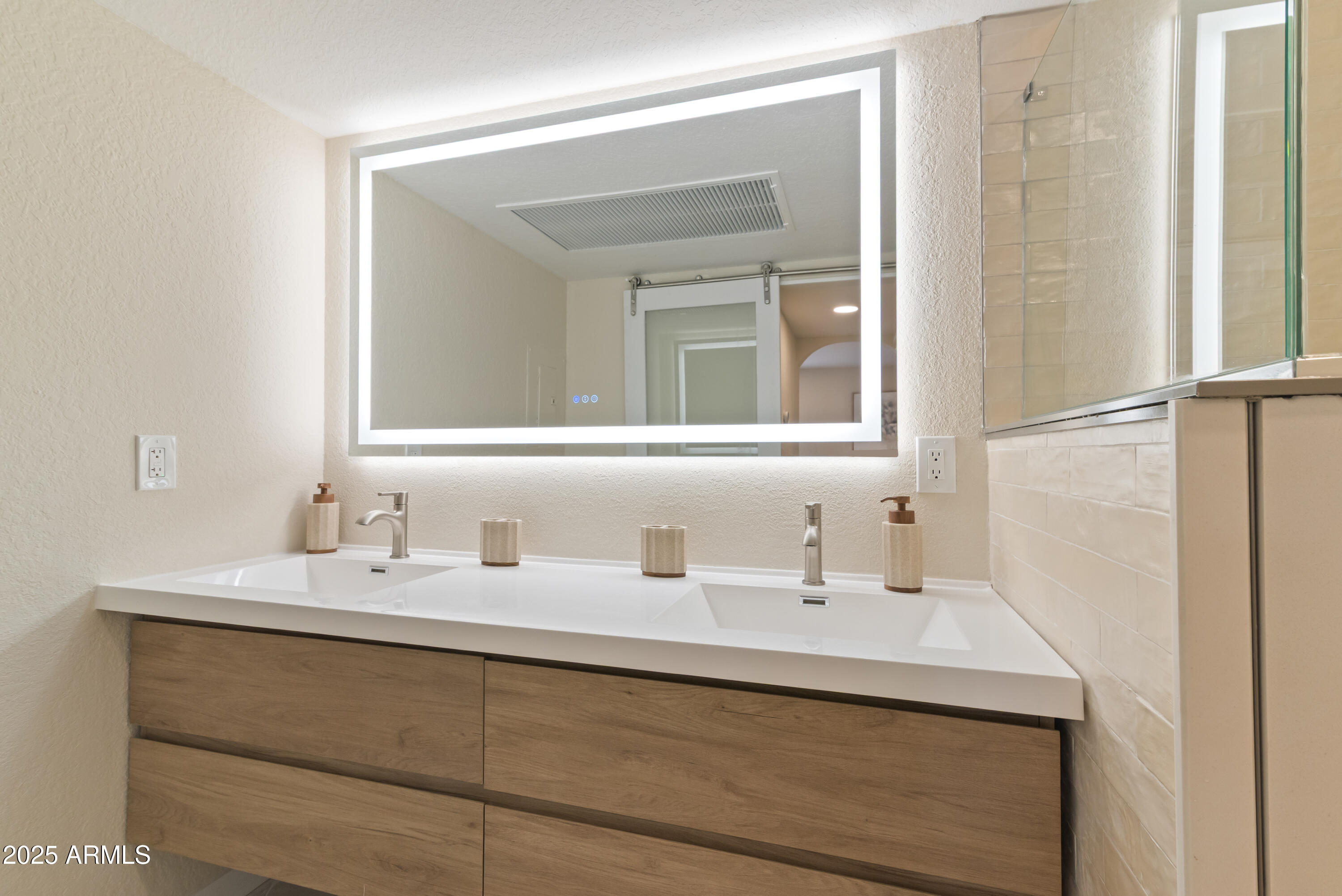 8787 E MOUNTAIN VIEW Road, 2101