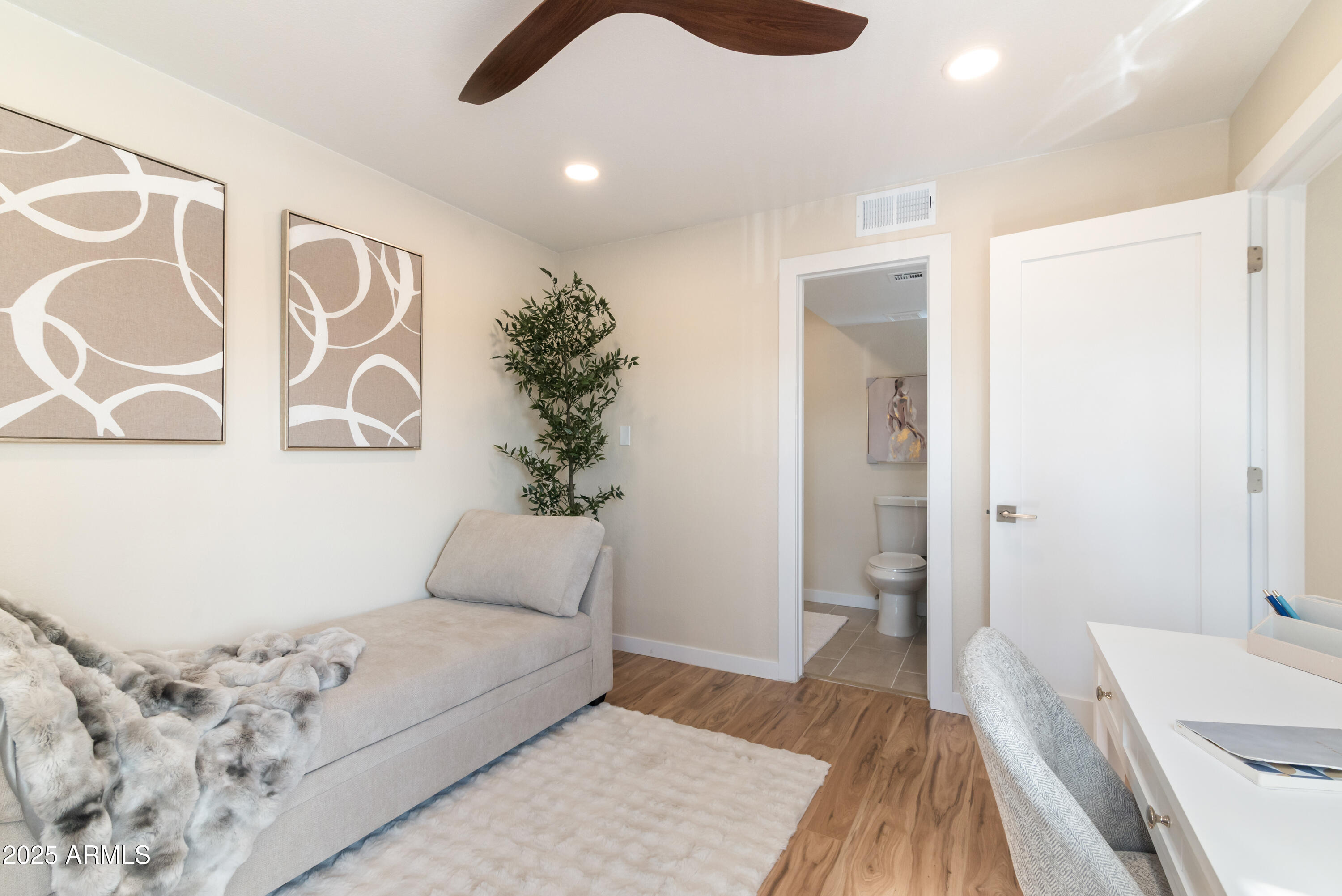 8787 E MOUNTAIN VIEW Road, 2101