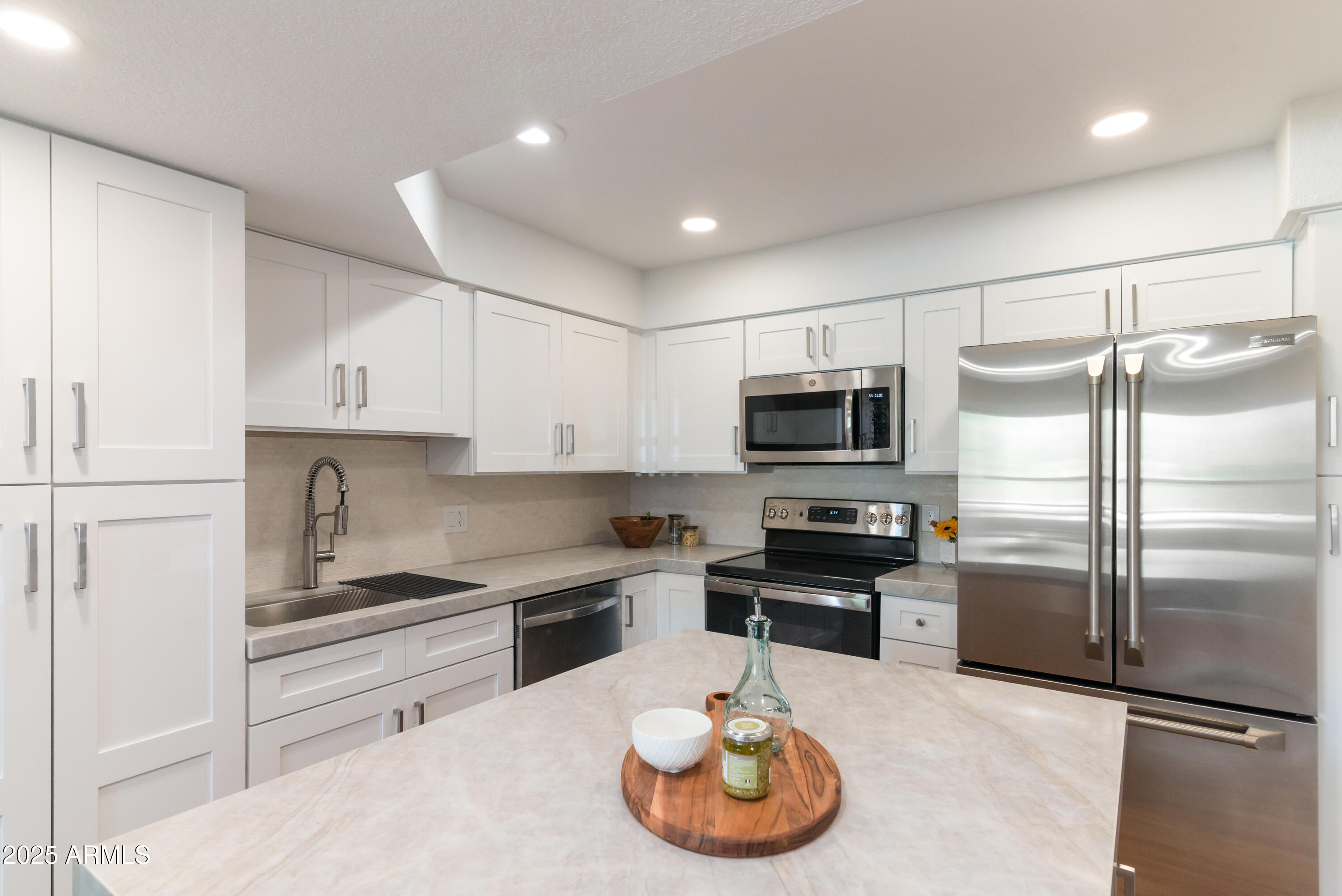 8787 E MOUNTAIN VIEW Road, 2101