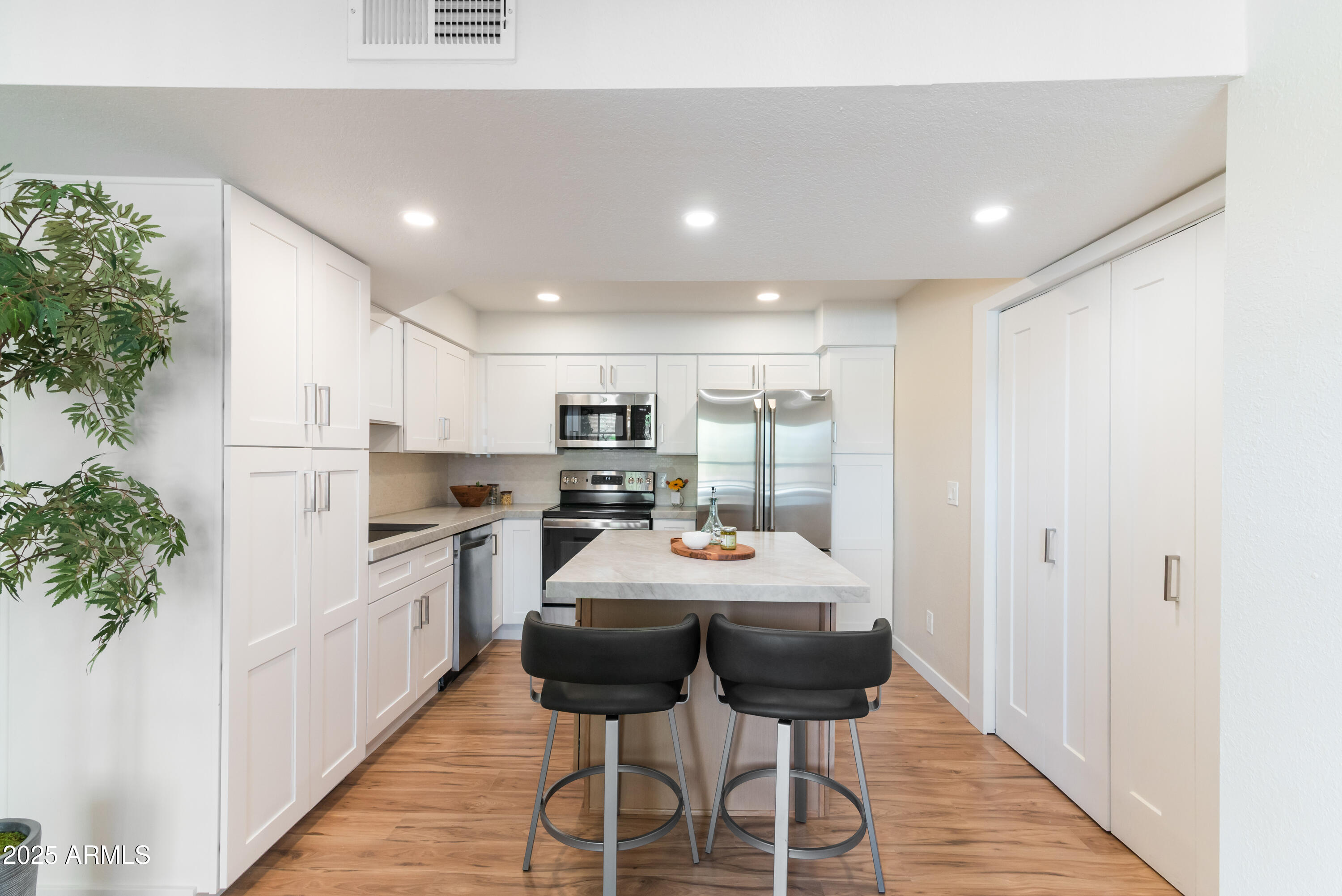8787 E MOUNTAIN VIEW Road, 2101