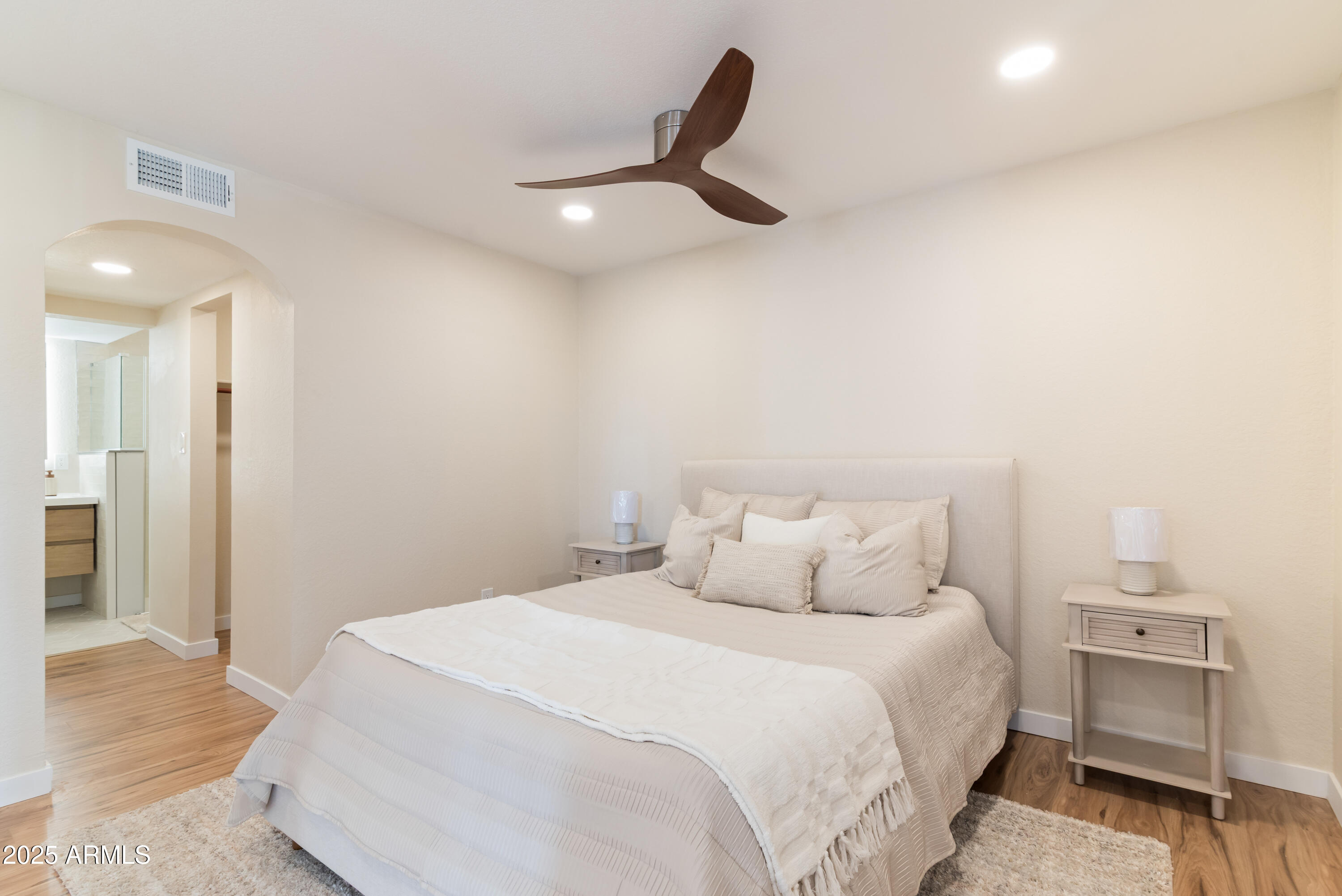 8787 E MOUNTAIN VIEW Road, 2101