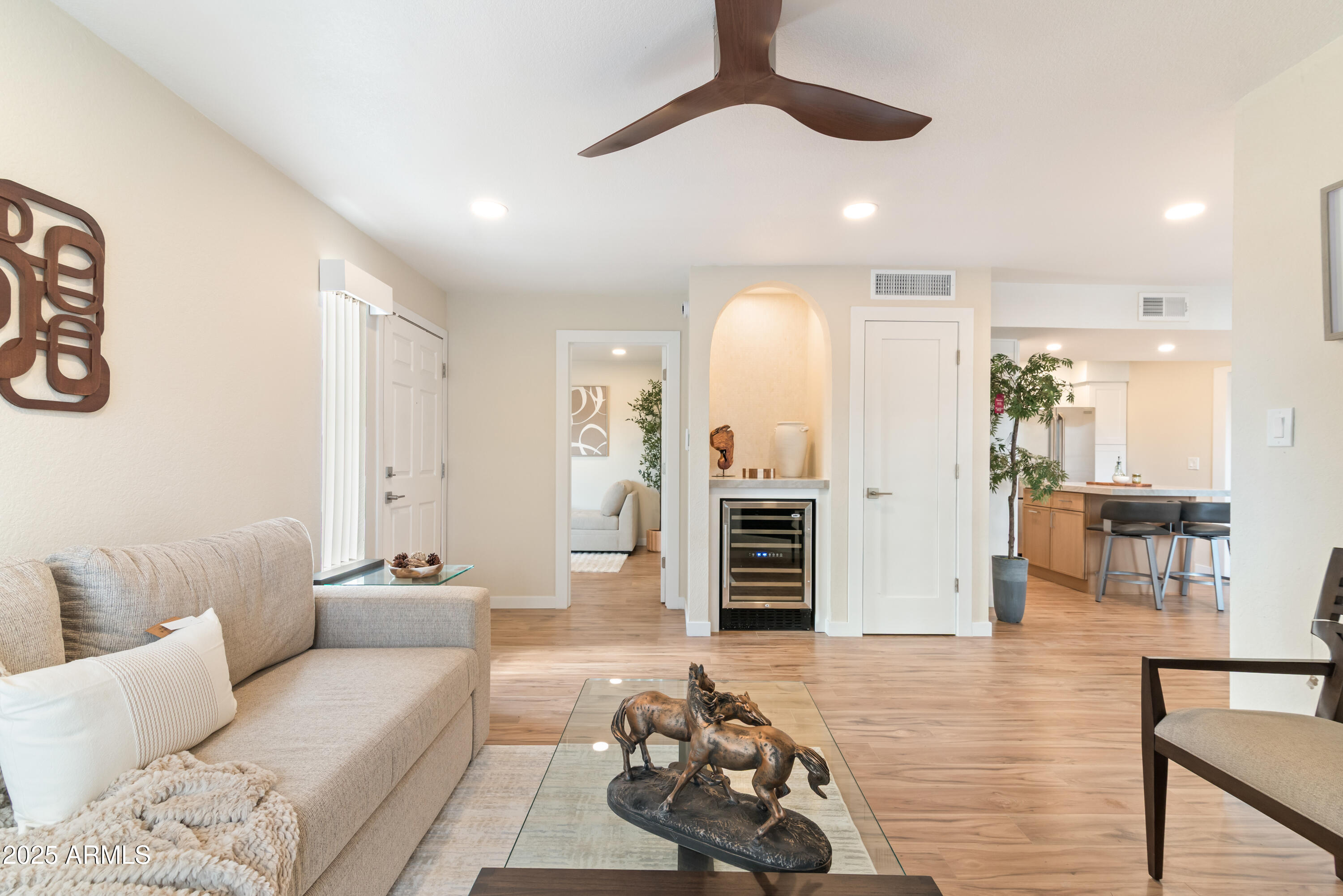 8787 E MOUNTAIN VIEW Road, 2101