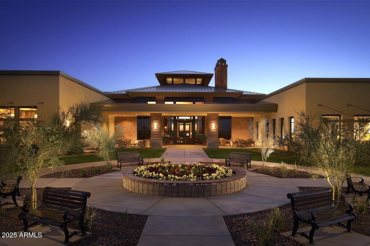 3937 N SMITHSONIAN Drive