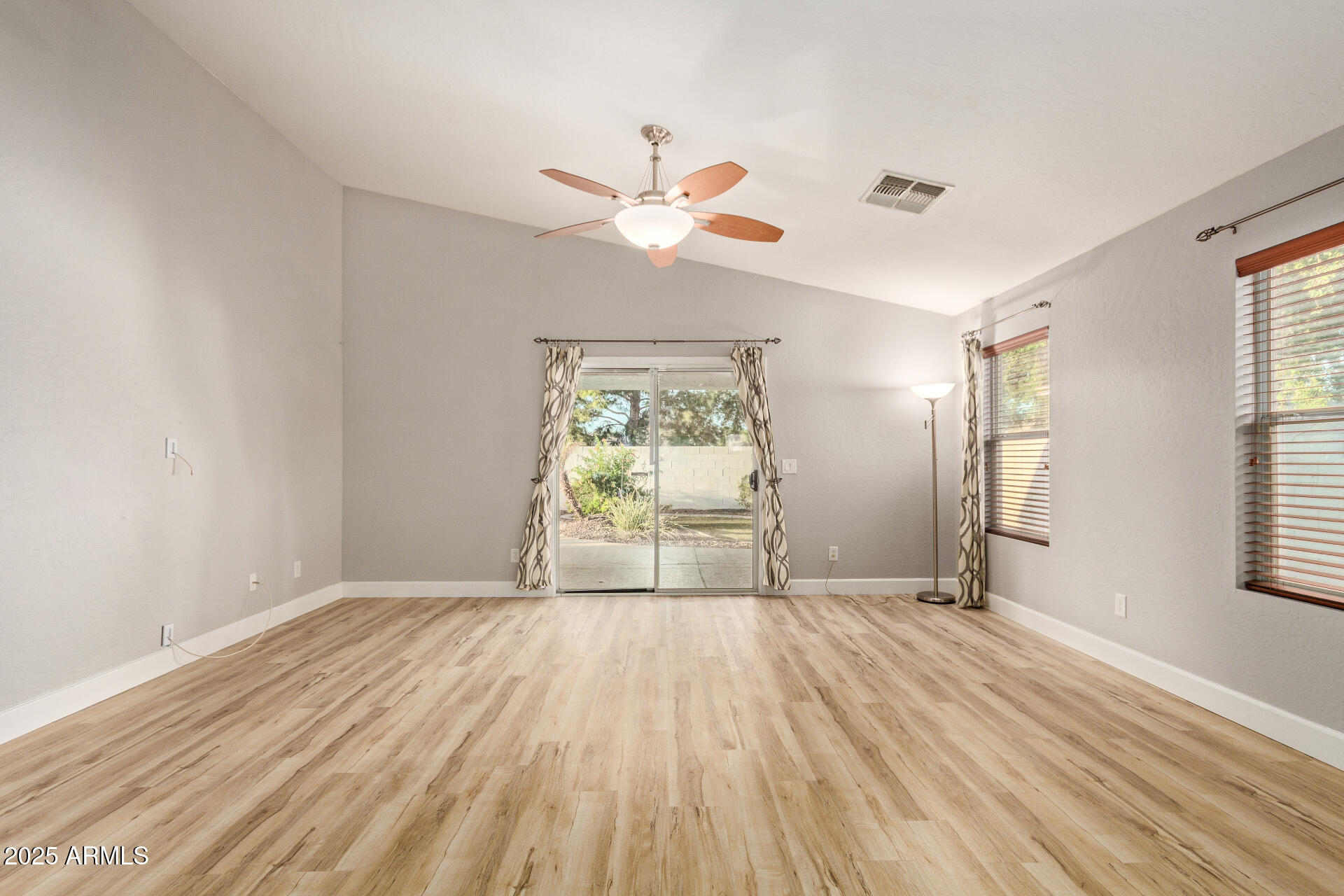 2020 W CARTER Road
