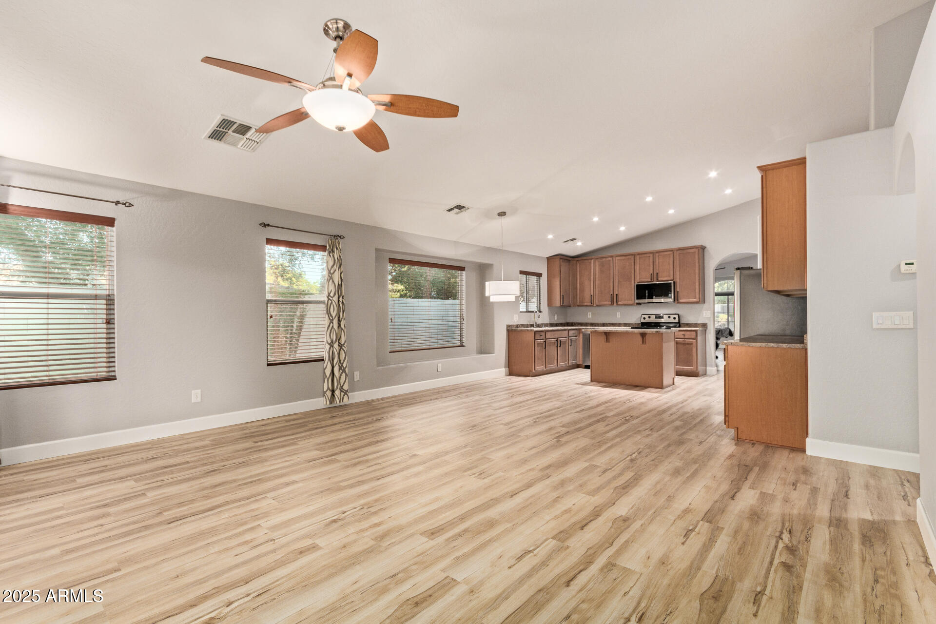 2020 W CARTER Road