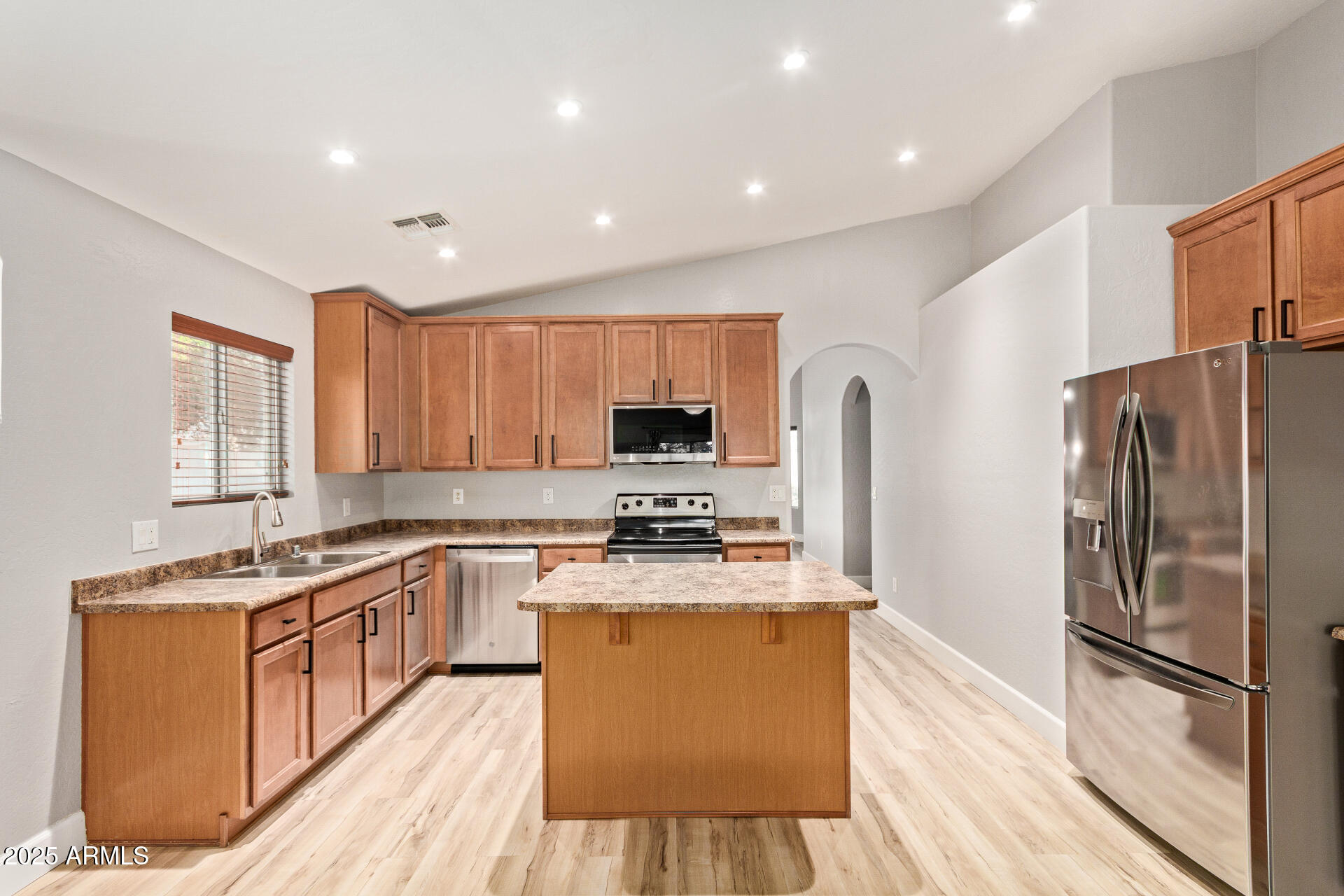 2020 W CARTER Road