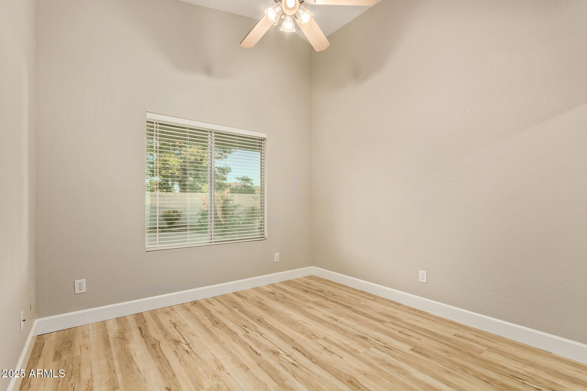 2020 W CARTER Road