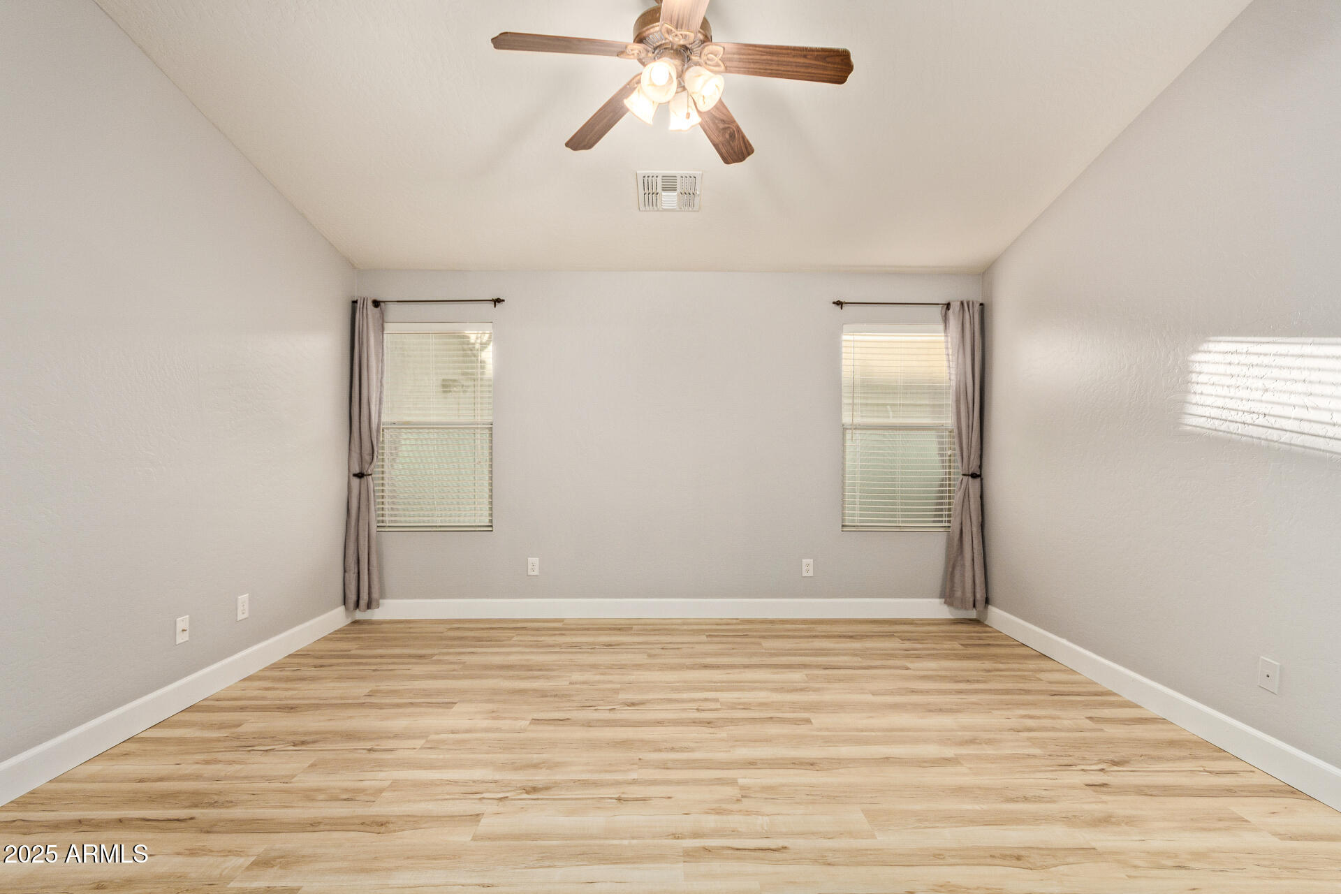 2020 W CARTER Road