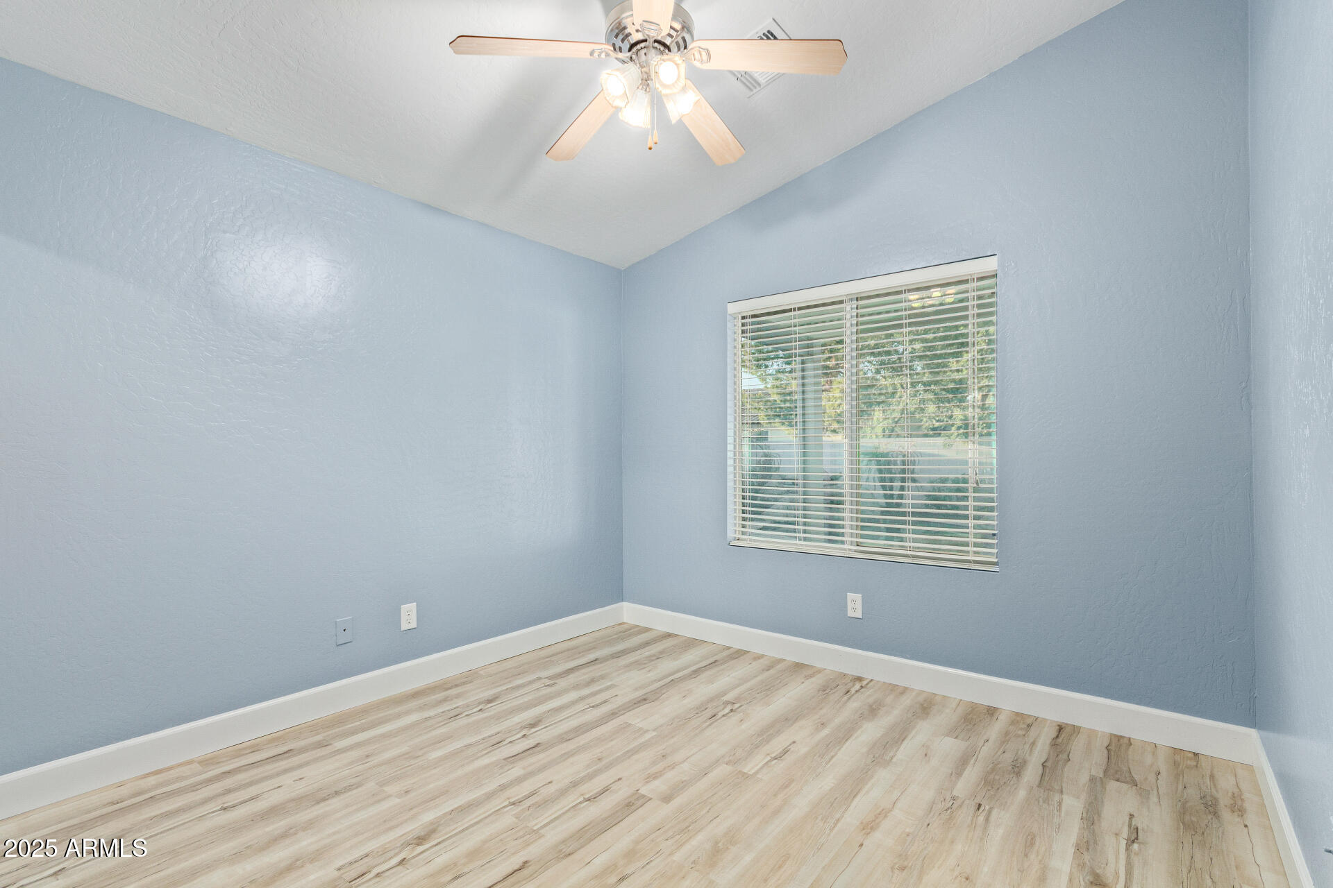2020 W CARTER Road