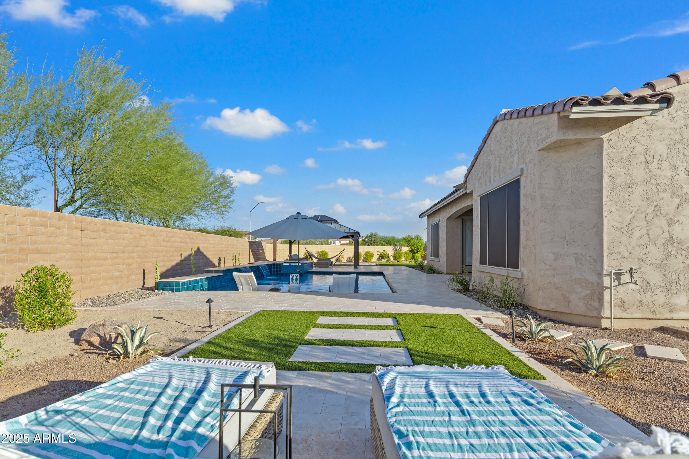5211 S Del Rancho