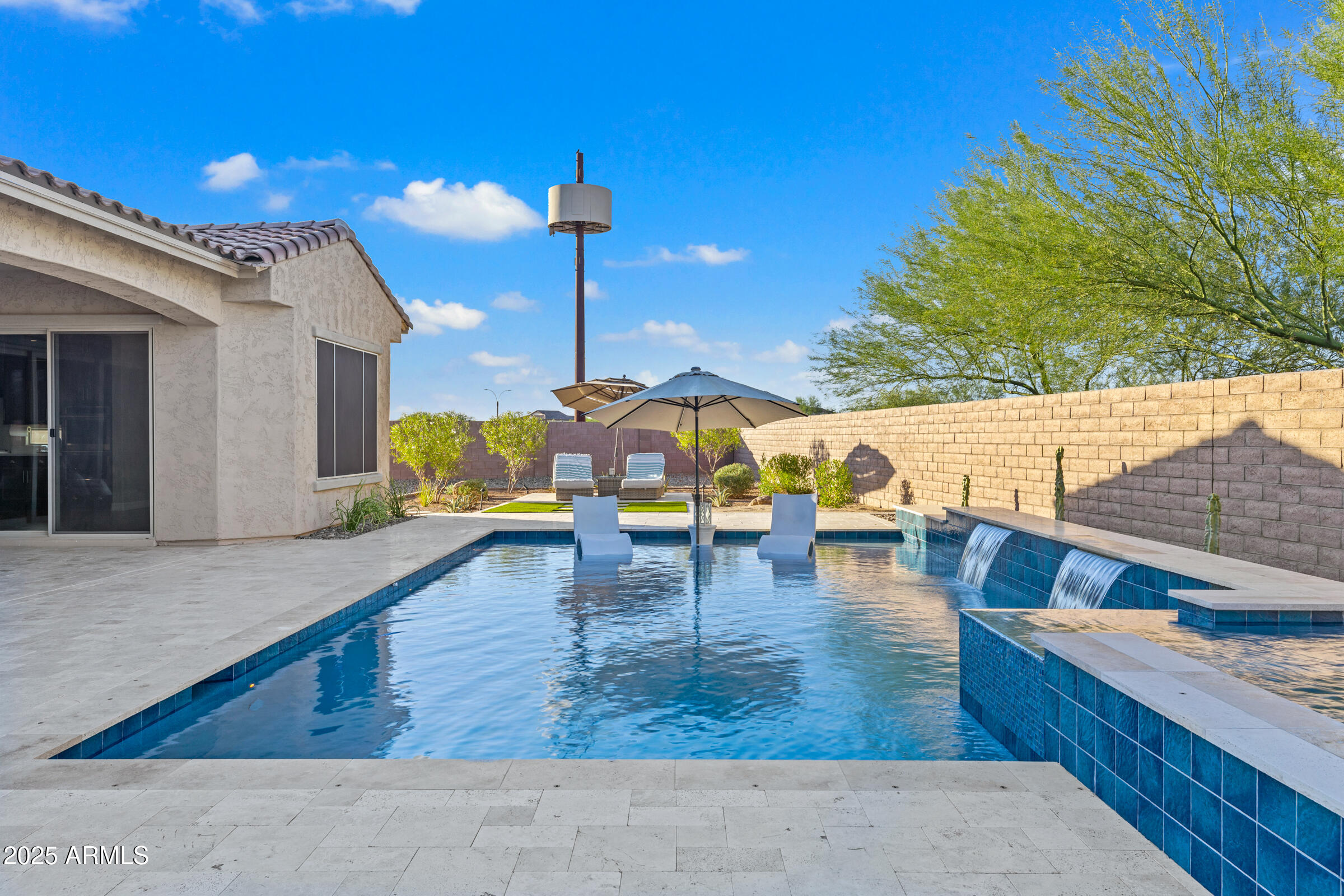 5211 S Del Rancho