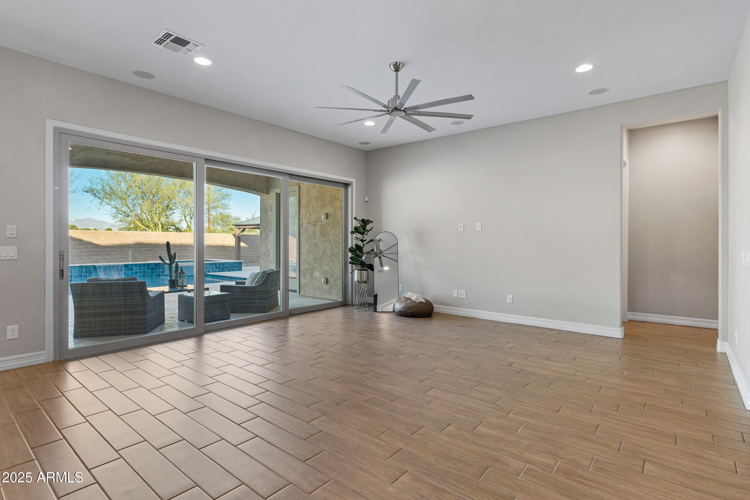 5211 S Del Rancho