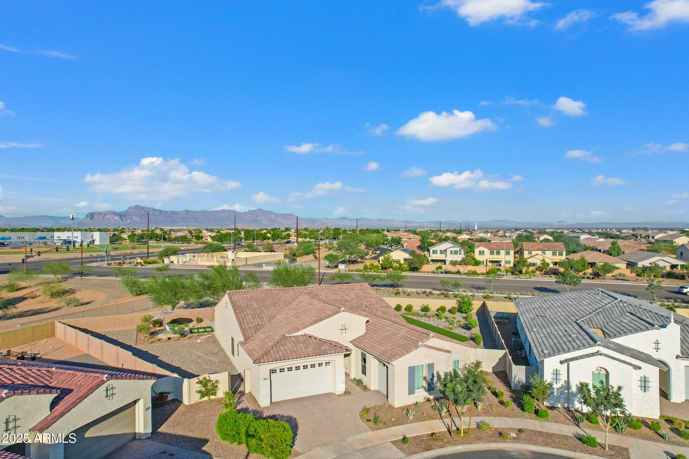5211 S Del Rancho