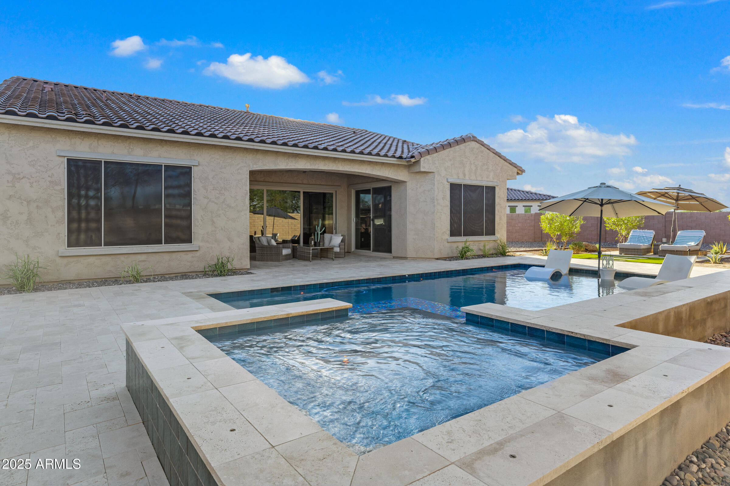 5211 S Del Rancho