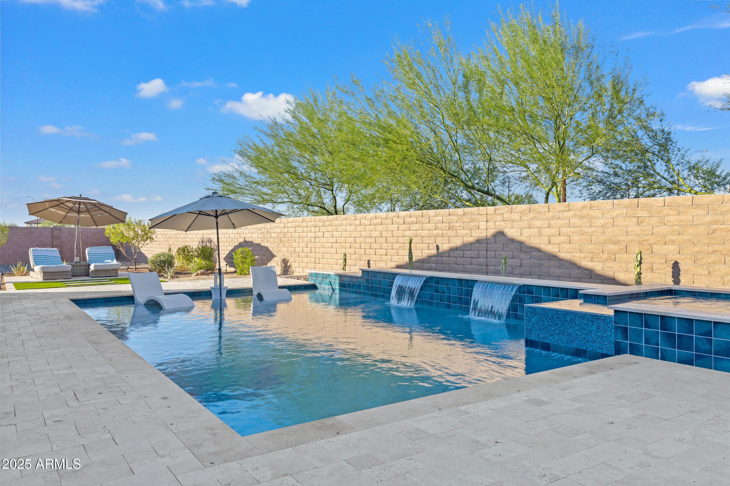 5211 S Del Rancho