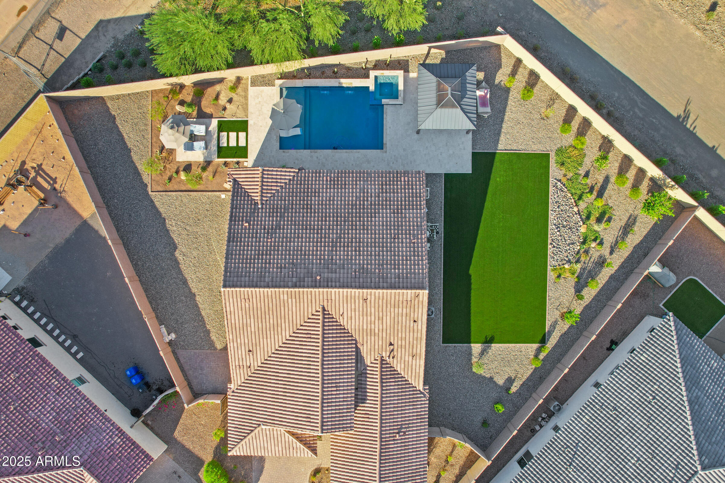 5211 S Del Rancho