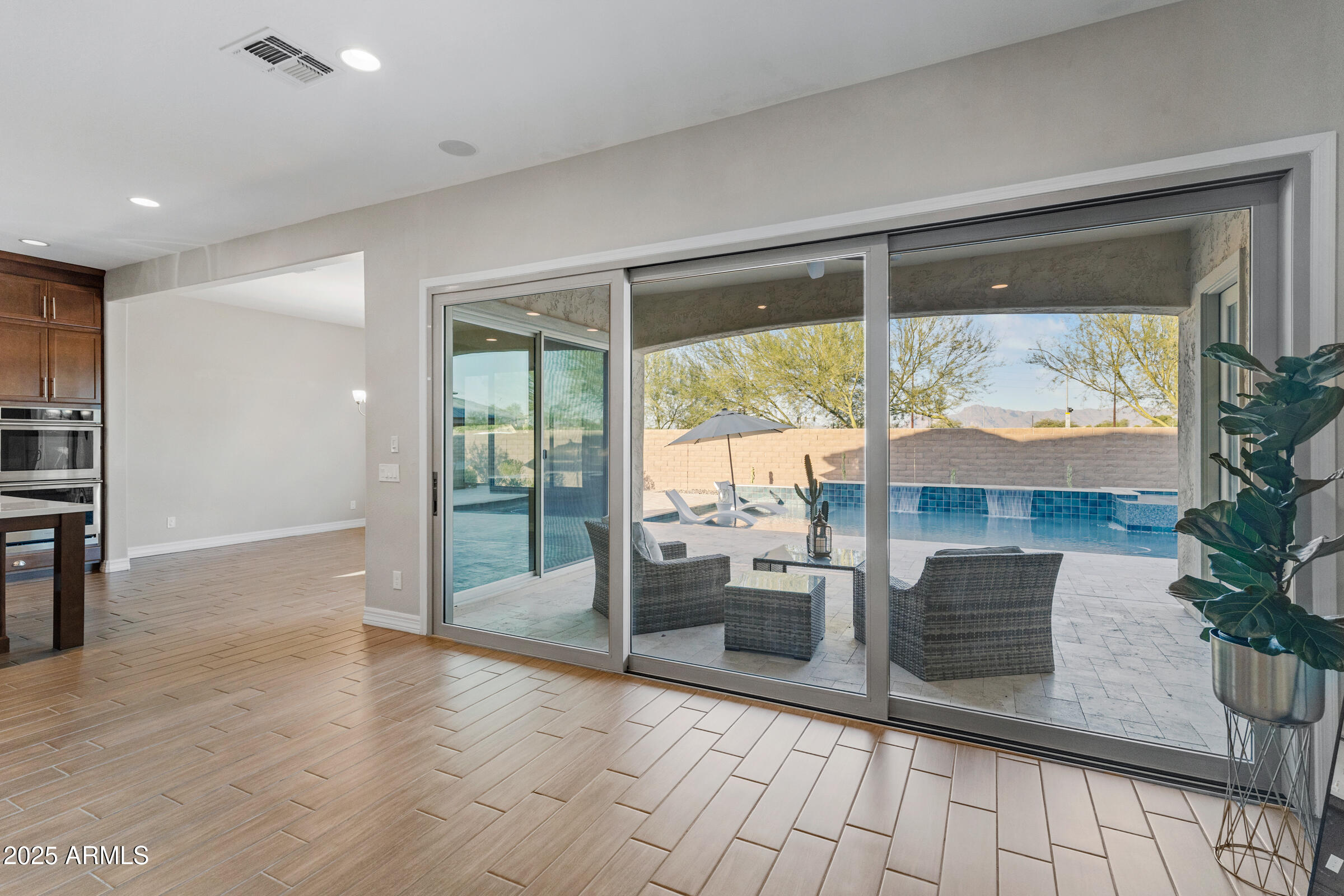 5211 S Del Rancho